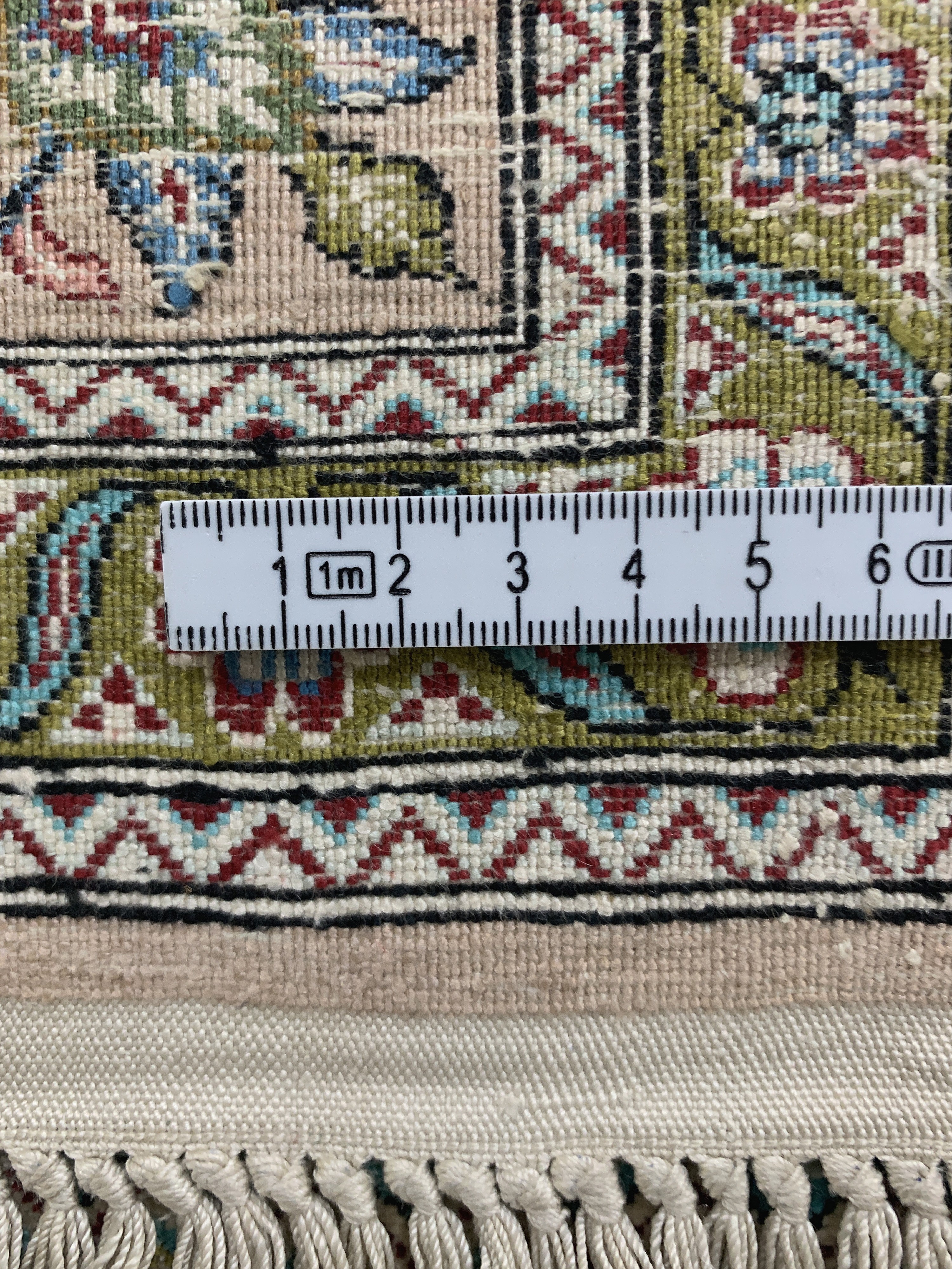 Detail e: Hereke Seide fein, China, Ende 20.Jhd, reine Naturseide, ca. 155 x 95 cm, ca. 1,0 Mio. Kn/qm, EHZ: 1-2