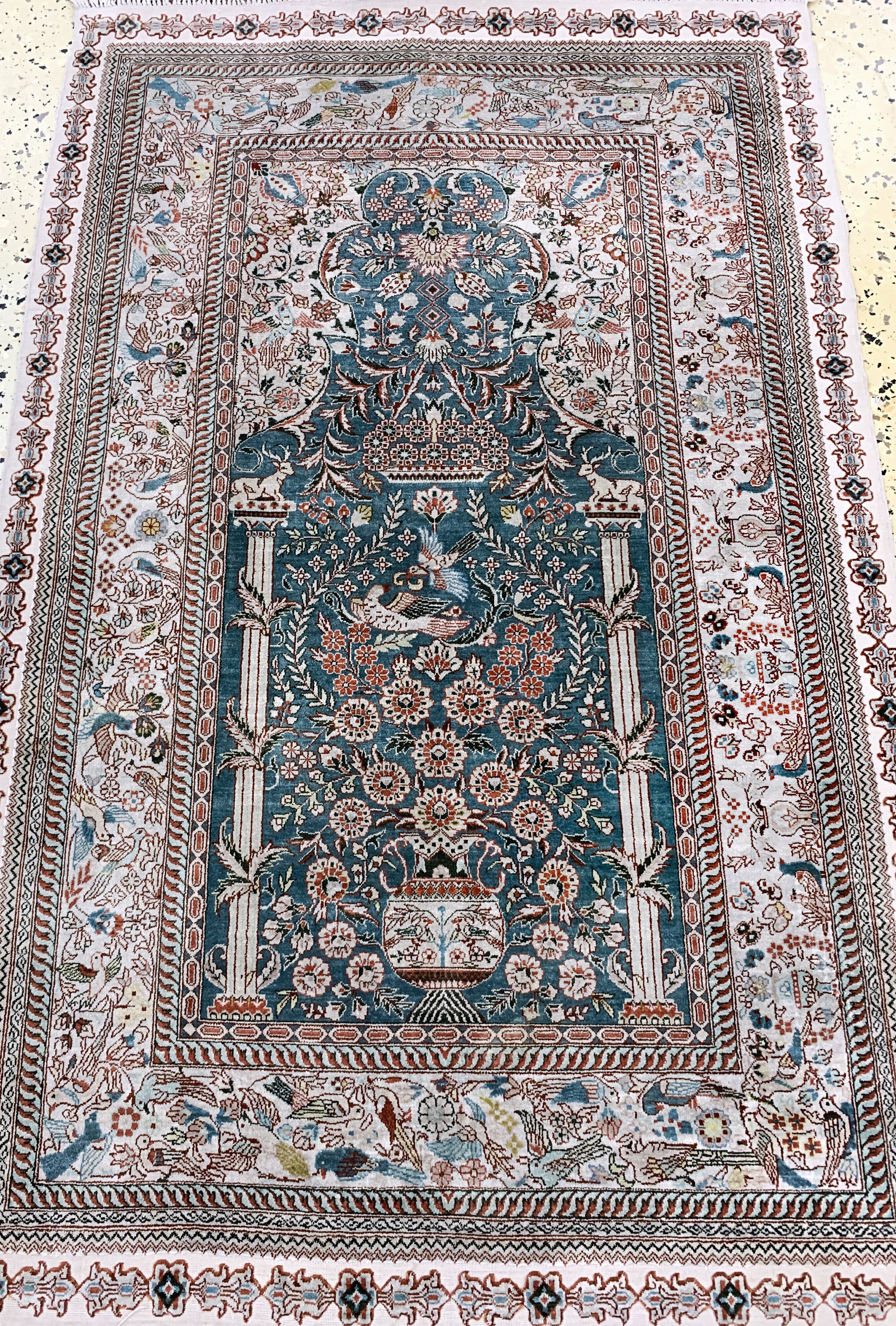 Detail c: Hereke Seide, China, Ende 20.Jhd, reine Naturseide, ca. 123 x 80 cm, EHZ: 1-2