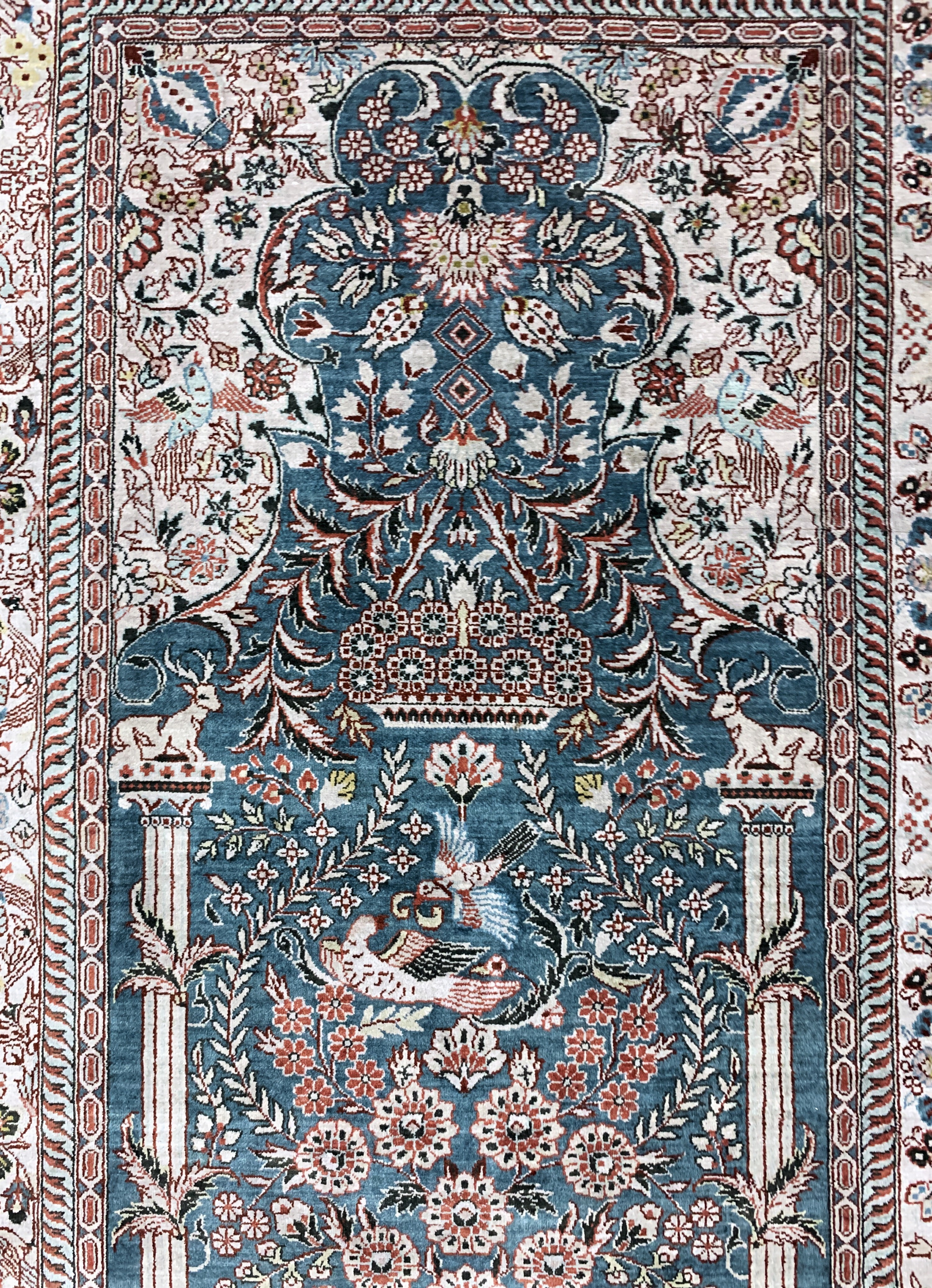Detail d: Hereke Seide, China, Ende 20.Jhd, reine Naturseide, ca. 123 x 80 cm, EHZ: 1-2