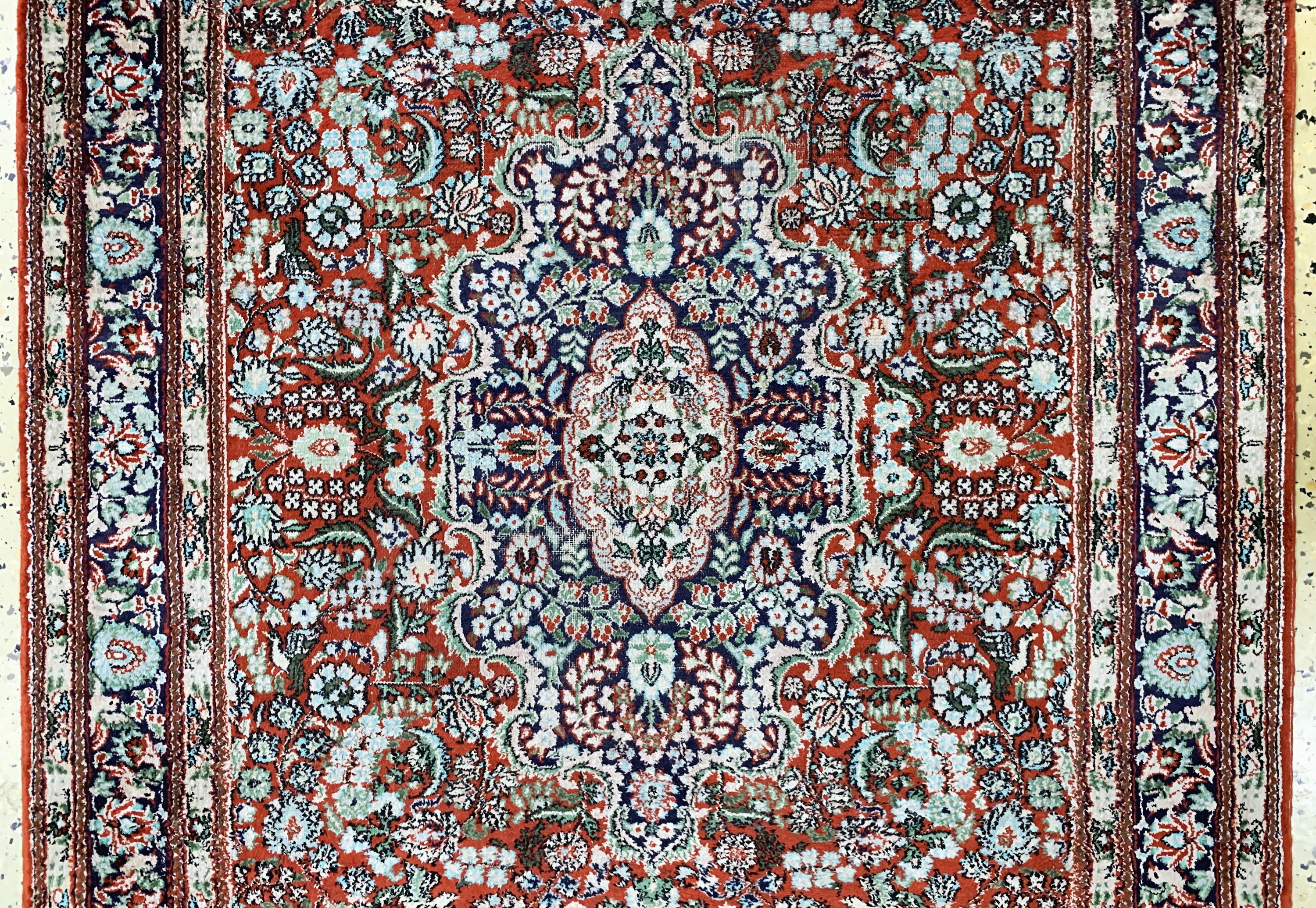 Detail b: Hereke Seide, China, Ende 20.Jhd, reine Naturseide, ca. 150 x 95 cm, EHZ: 2-3