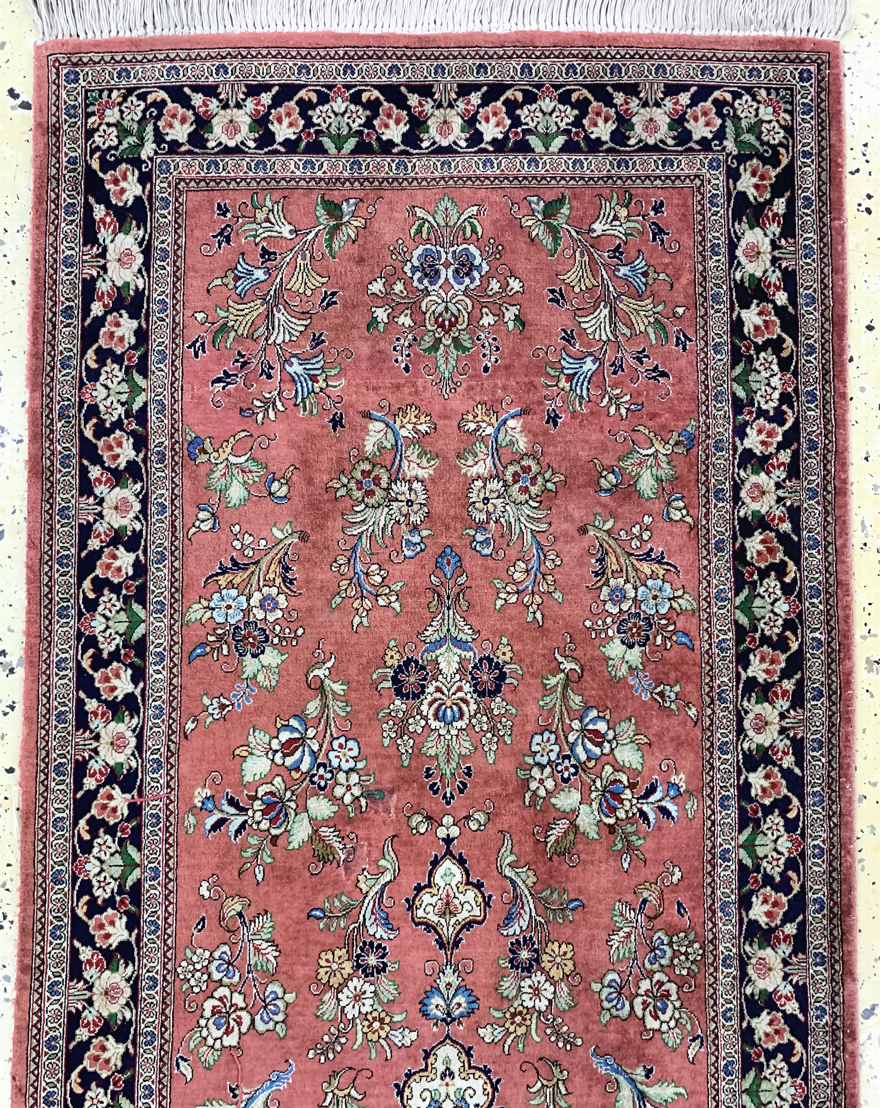 Detail a: Ghom Seide fein, Persien, Ende 20.Jhd, reine Naturseide, ca. 202 x 65 cm, ca. 1,0 Mio. Kn/qm, EHZ: 1-2(zwei kleine Restaurierungen).