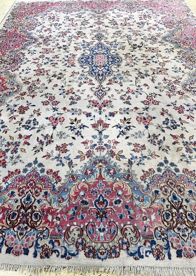 27118861i - Kerman, Persien, Mitte 20.Jhd, Wolle auf Baumwolle, ca. 370 x 266 cm, EHZ: 3 ...