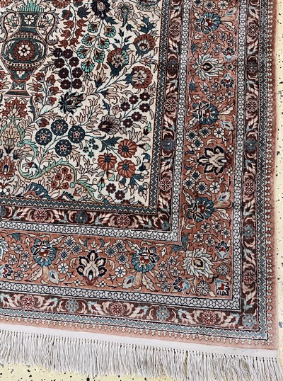 27118867a - Hereke Seide, China, Ende 20.Jhd, reine Naturseide, ca. 185 x 120 cm, EHZ: 2 ...