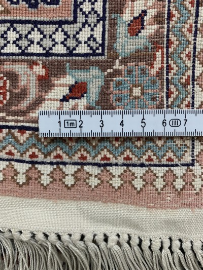 27118867g - Hereke Seide, China, Ende 20.Jhd, reine Naturseide, ca. 185 x 120 cm, EHZ: 2 ...