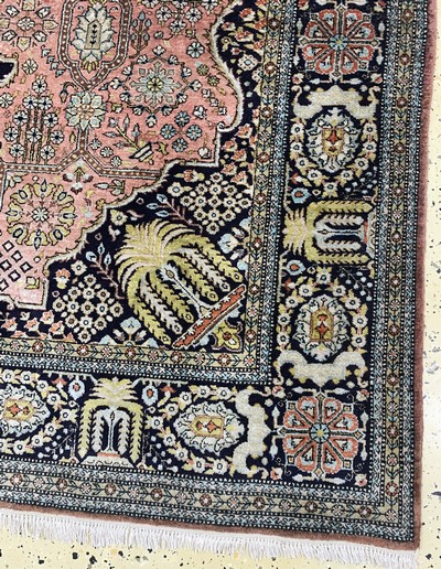27118869a - Ghom Seide, Persien, Mitte 20.Jhd, reine Naturseide, ca. 210 x 140 cm, EHZ: 2 ...