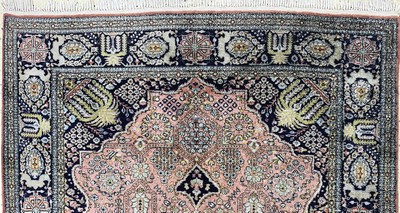 27118869c - Ghom Seide, Persien, Mitte 20.Jhd, reine Naturseide, ca. 210 x 140 cm, EHZ: 2 ...