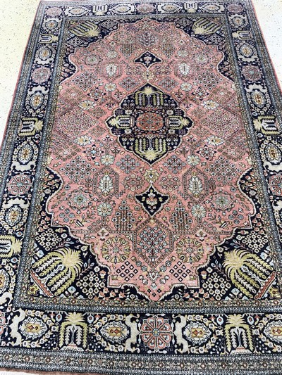 27118869e - Ghom Seide, Persien, Mitte 20.Jhd, reine Naturseide, ca. 210 x 140 cm, EHZ: 2 ...