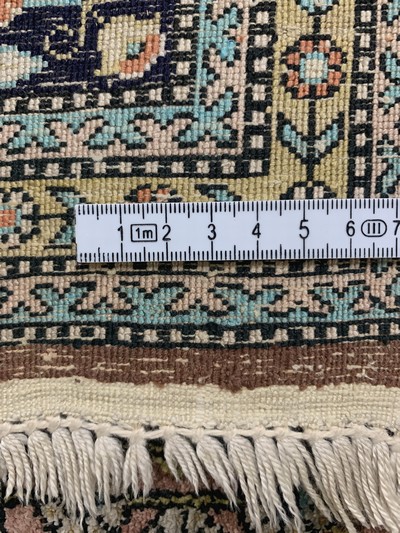 27118869f - Ghom Seide, Persien, Mitte 20.Jhd, reine Naturseide, ca. 210 x 140 cm, EHZ: 2 ...