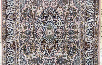 27118872b - Hereke Seide, China, Ende 20.Jhd, reine Naturseide, ca. 155 x 90 cm, ...