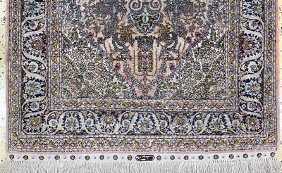 27118872c - Hereke Seide, China, Ende 20.Jhd, reine Naturseide, ca. 155 x 90 cm, ...