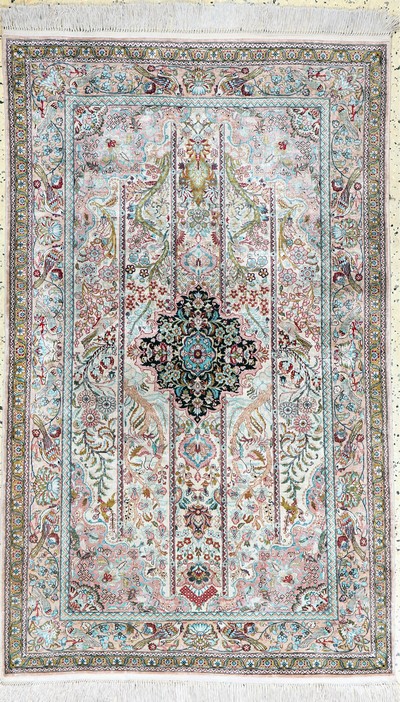 Image Hereke Seide fein, China, Ende 20.Jhd, reine Naturseide, ca. 155 x 95 cm, ca. 1,0 Mio. ...