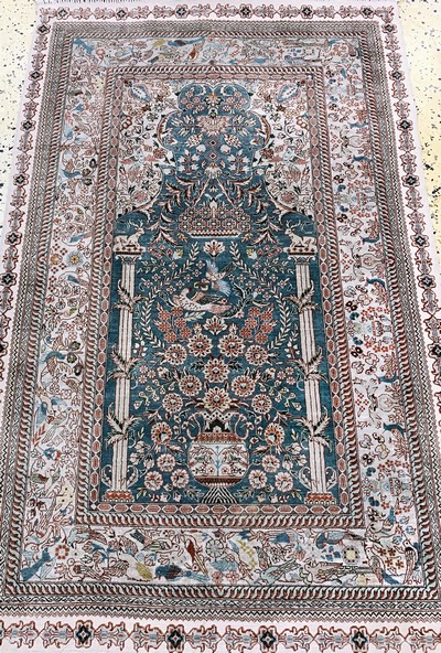 27118874c - Hereke Seide, China, Ende 20.Jhd, reine Naturseide, ca. 123 x 80 cm, EHZ: 1-2 ...