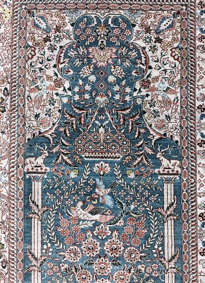 27118874d - Hereke Seide, China, Ende 20.Jhd, reine Naturseide, ca. 123 x 80 cm, EHZ: 1-2 ...