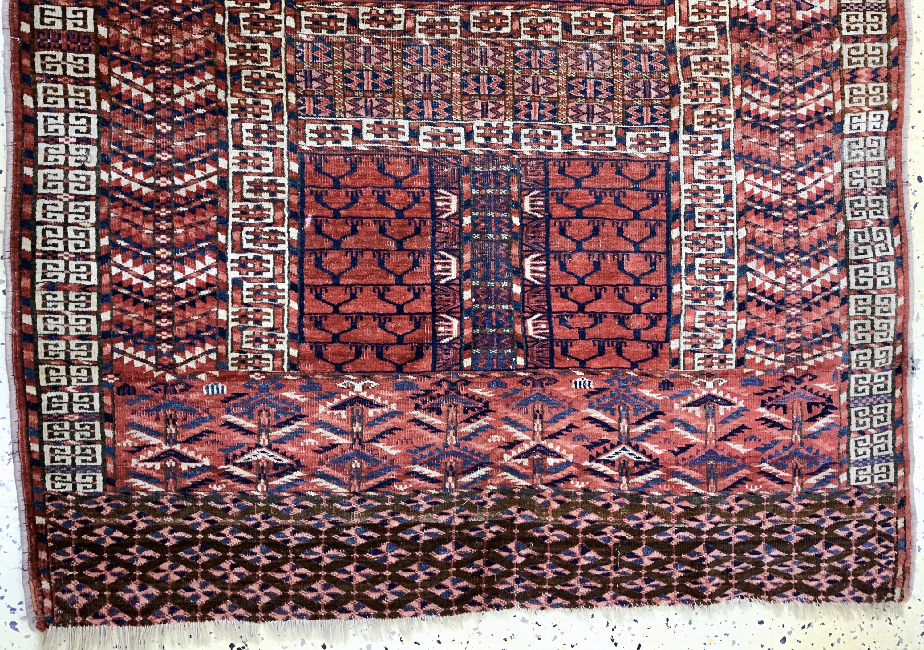 Detail b: Tekke Engsi antik, Turkmenistan, 19.Jhd, Wolle auf Wolle, ca. 143 x 110 cm, EHZ: 3