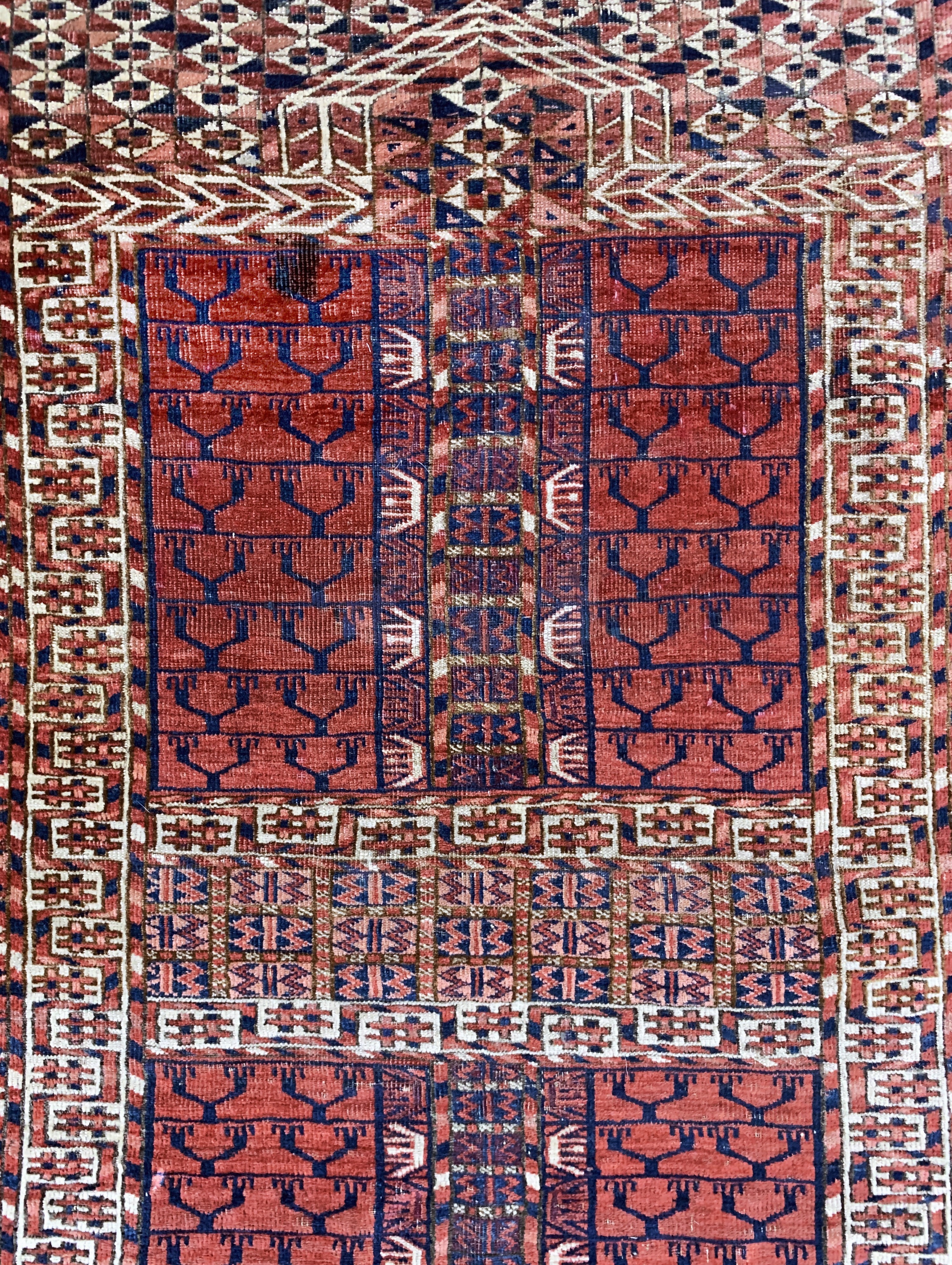 Detail c: Tekke Engsi antik, Turkmenistan, 19.Jhd, Wolle auf Wolle, ca. 143 x 110 cm, EHZ: 3