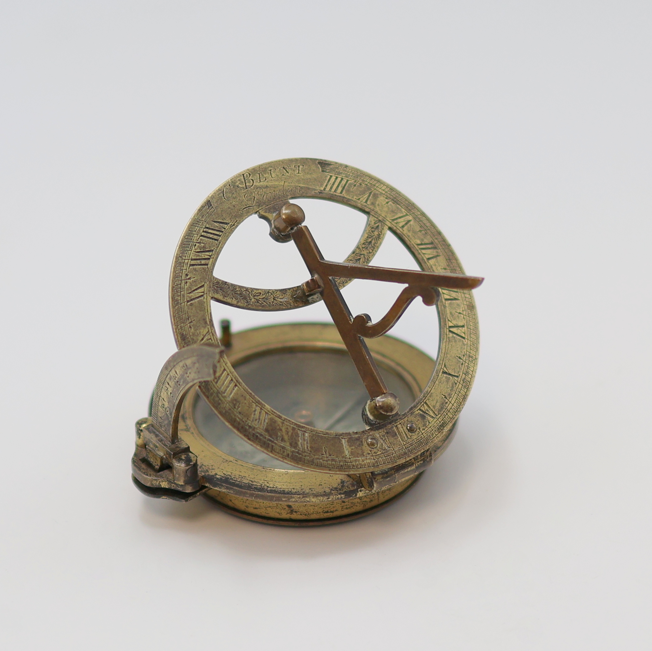 Image 27119047 - Sonnenuhr bezeichnet C. Blunt London, um 1900 nach Vorbild des 18. Jhd., Messing ...