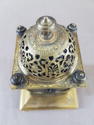 27119000n - Kleine Türmchenuhr, Spätrenaissance, Anfang 17. Jh., das vierseitig vergoldete ...