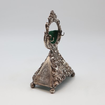 27119040a - Taschenuhrständer aus Silber, Schweden lt. Hallmark 1850, Pyramiden-förmiger Stand auf ...