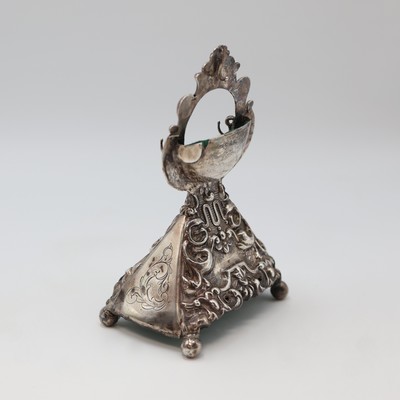 27119040b - Taschenuhrständer aus Silber, Schweden lt. Hallmark 1850, Pyramiden-förmiger Stand auf ...