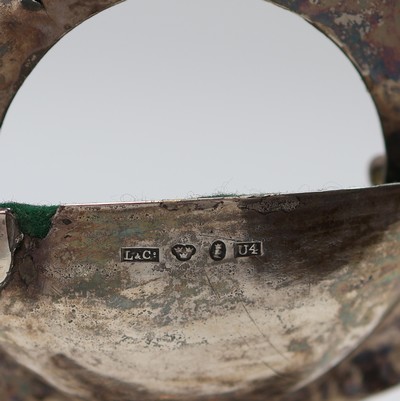 27119040d - Taschenuhrständer aus Silber, Schweden lt. Hallmark 1850, Pyramiden-förmiger Stand auf ...