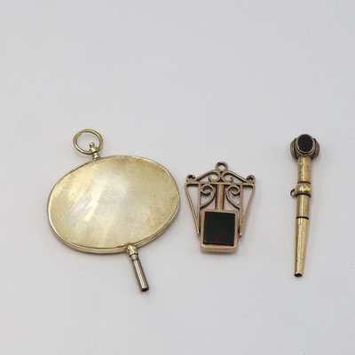 27119067a - Konvolut: 3 Taschenuhrschlüssel, ca. 1800 - 1900, 1 x in RG 375/000, drehb. m. ...