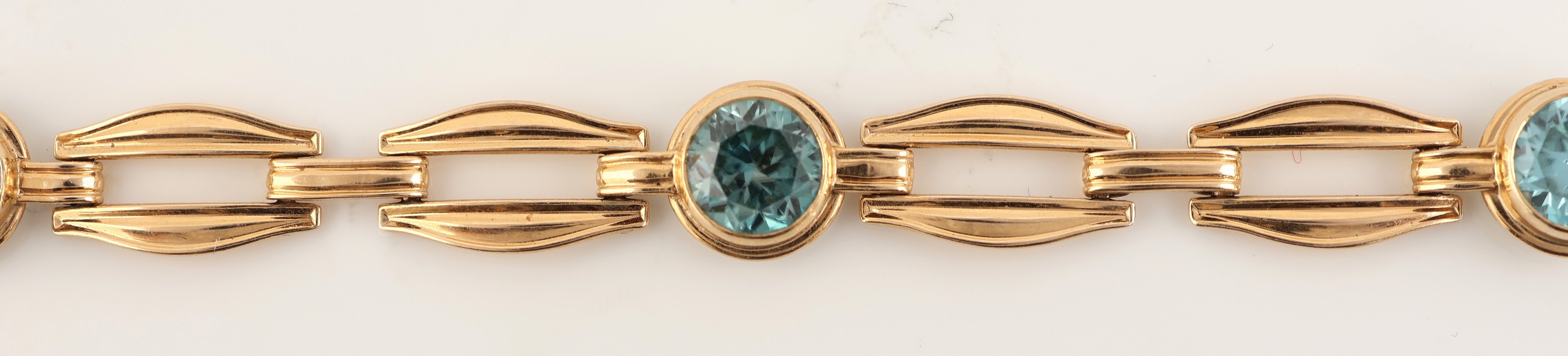 Detail a: 14 kt Gold Zirkon-Armband, GG 585/000, geometrische Glieder, 3 rundfacett. blaue Zirkone, L. ca. 16.5 cm, Federringschließe, ca. 6.6 g
