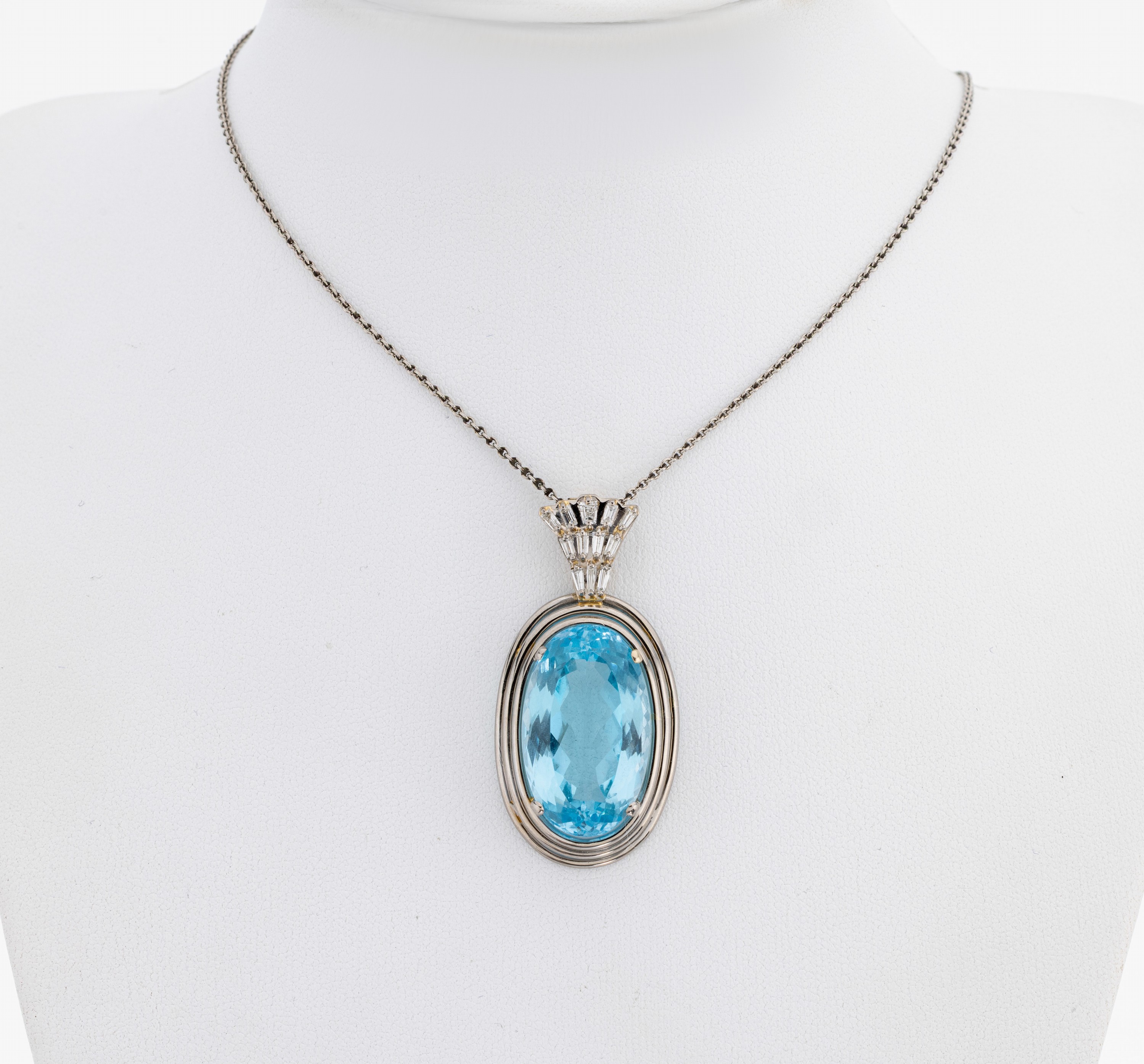 Image 27119115 - 14 kt Gold Topas-Diamant-Anhänger, WG 585/000, ovalfacett. Blautopas (beh.) ca. 30.0 ...