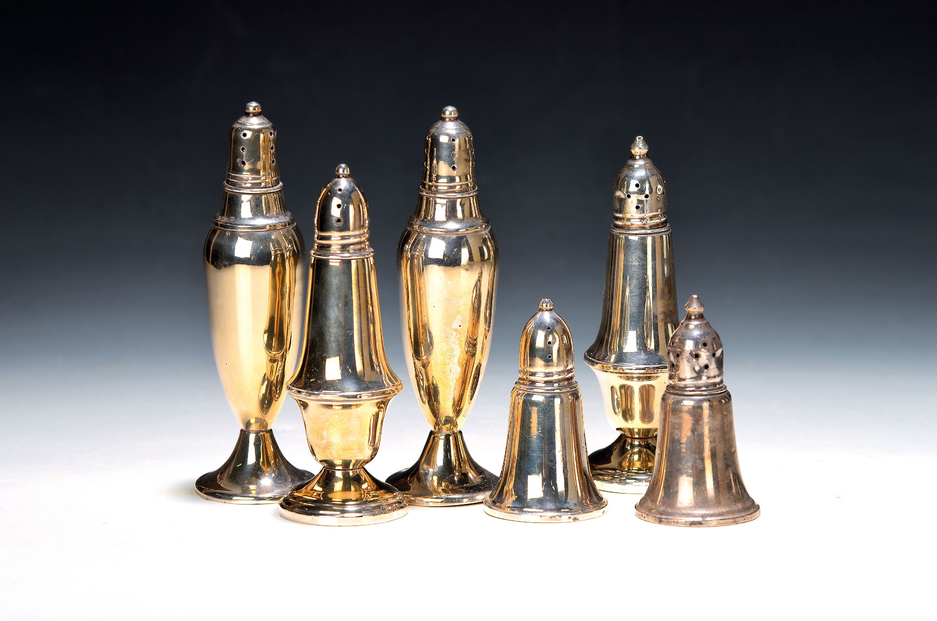 Image 27119159 - 3 Paar Salz- und Pfefferstreuer, England, Sterling Silber, 1 Paar H. ca. 15cm, ca. 75 ...
