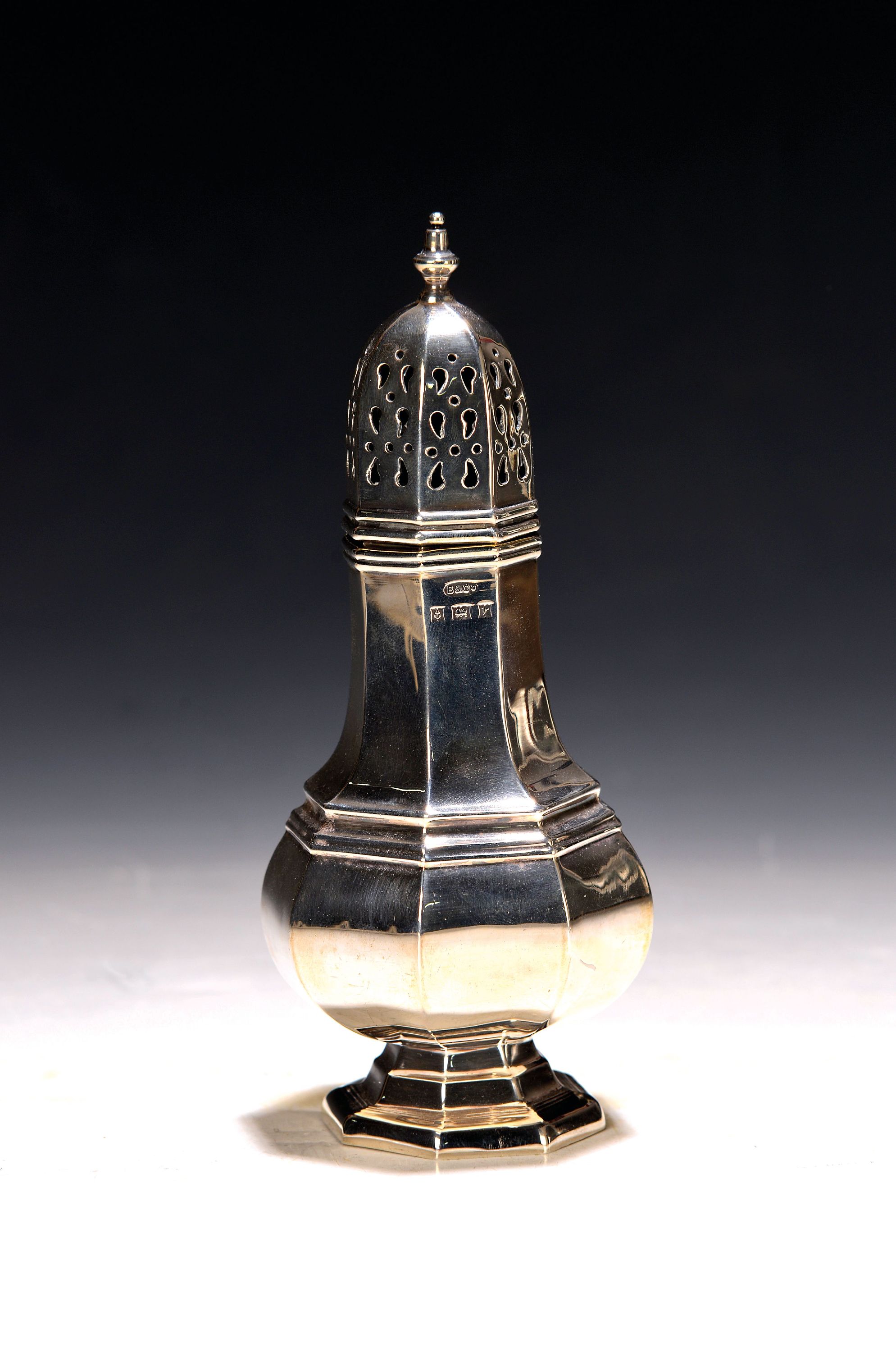 Image 27119160 - Zuckerstreuer, Sheffield, 925er Sterling Silber, klassizistische Form, H.ca. 17cm, ca. ...