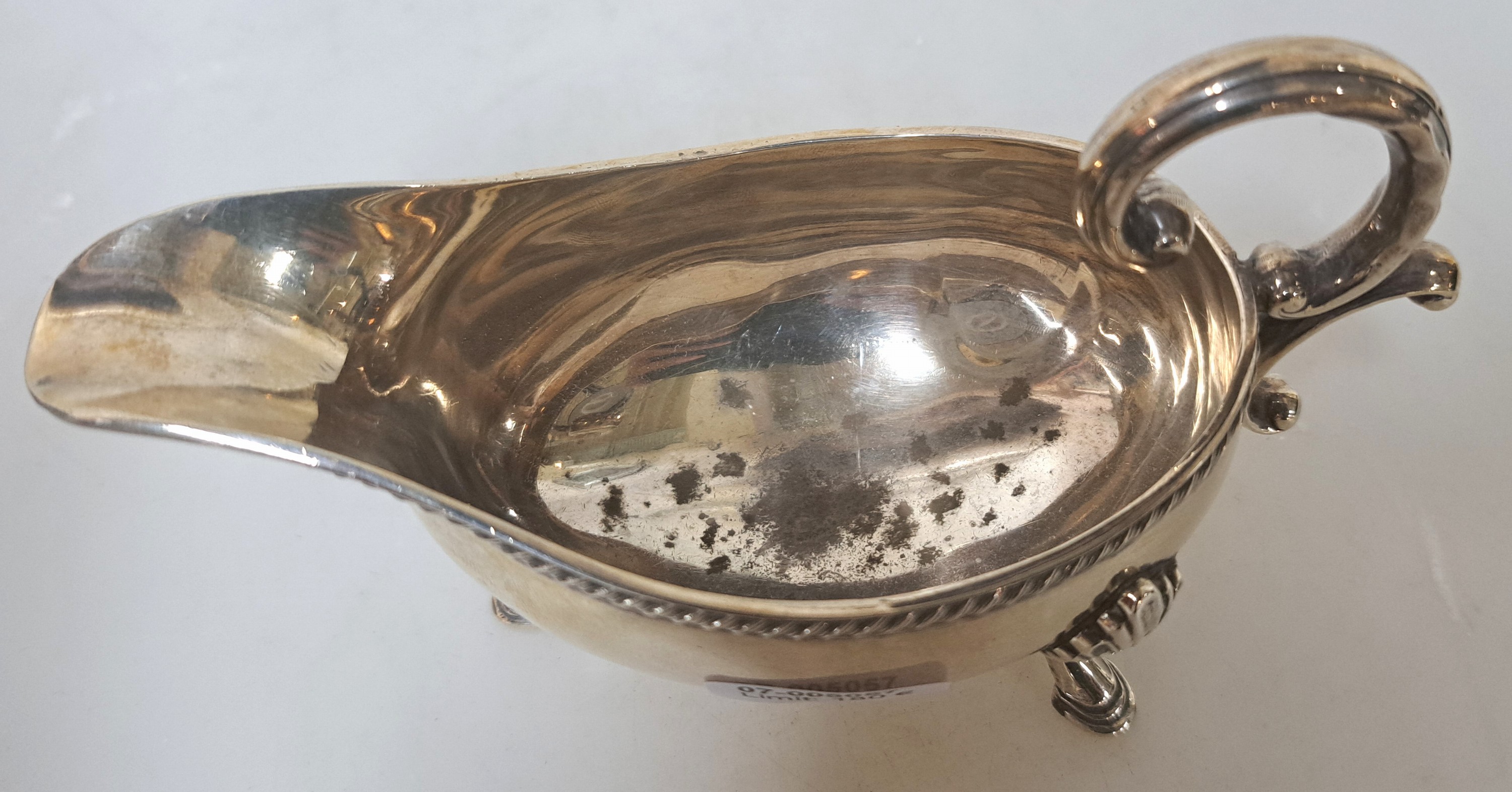 Detail a: Kleine Sauciere, B & C Sheffield, 925er Sterling Silber, auf drei Füßen Stehend, Kordelbanddekor, H. ca. 8cm, ca. 132g.