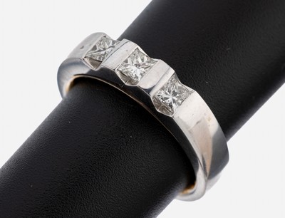 Image 18 kt gold diamond-ring , WG/YG 750/000, high quality workmanship, 3 Princess Cut ...
