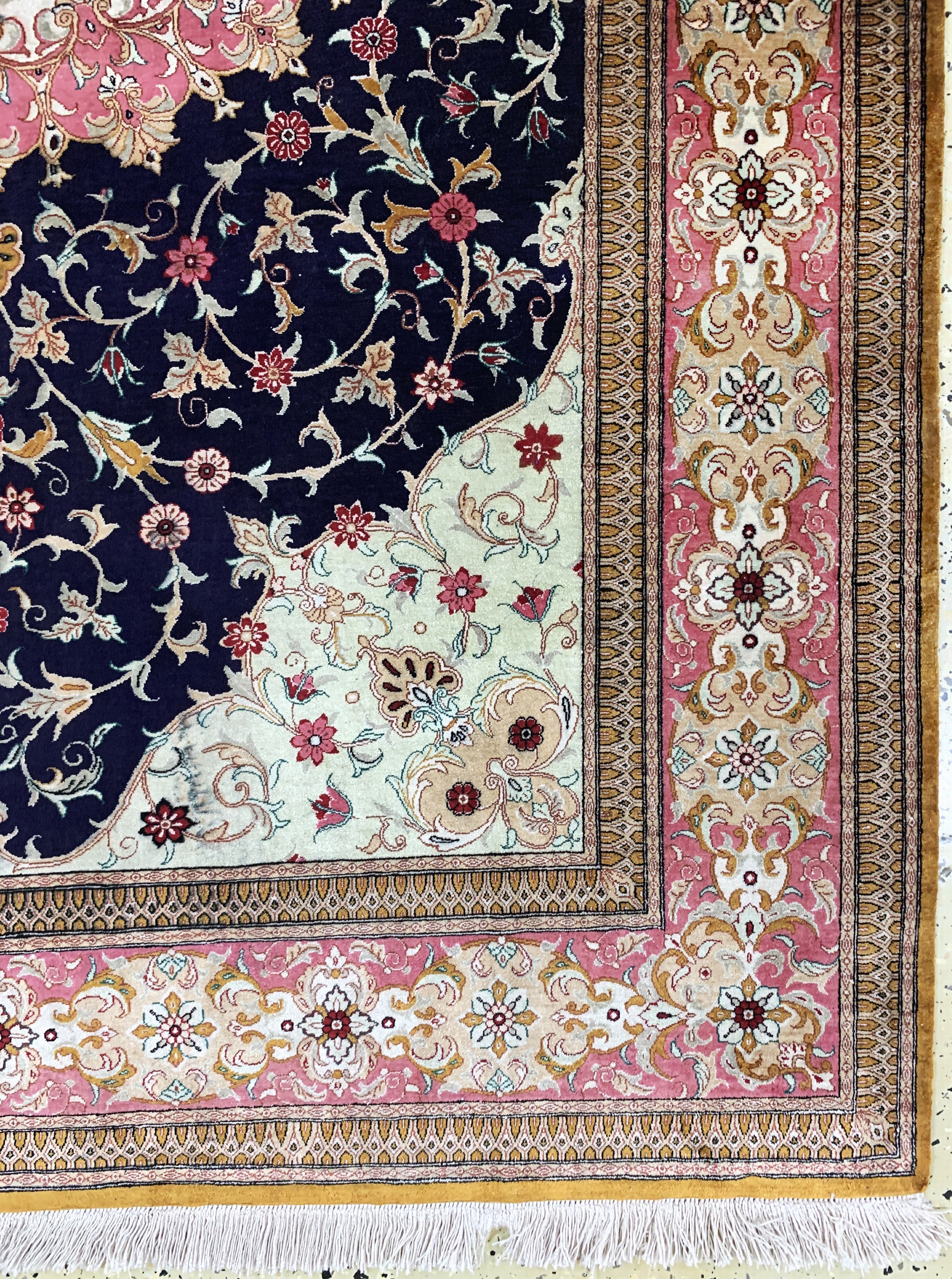 Detail a: Ghom Seide fein, Persien, Ende 20.Jhd, reine Naturseide, ca. 210 x 138 cm, verfärbt, EHZ: 2