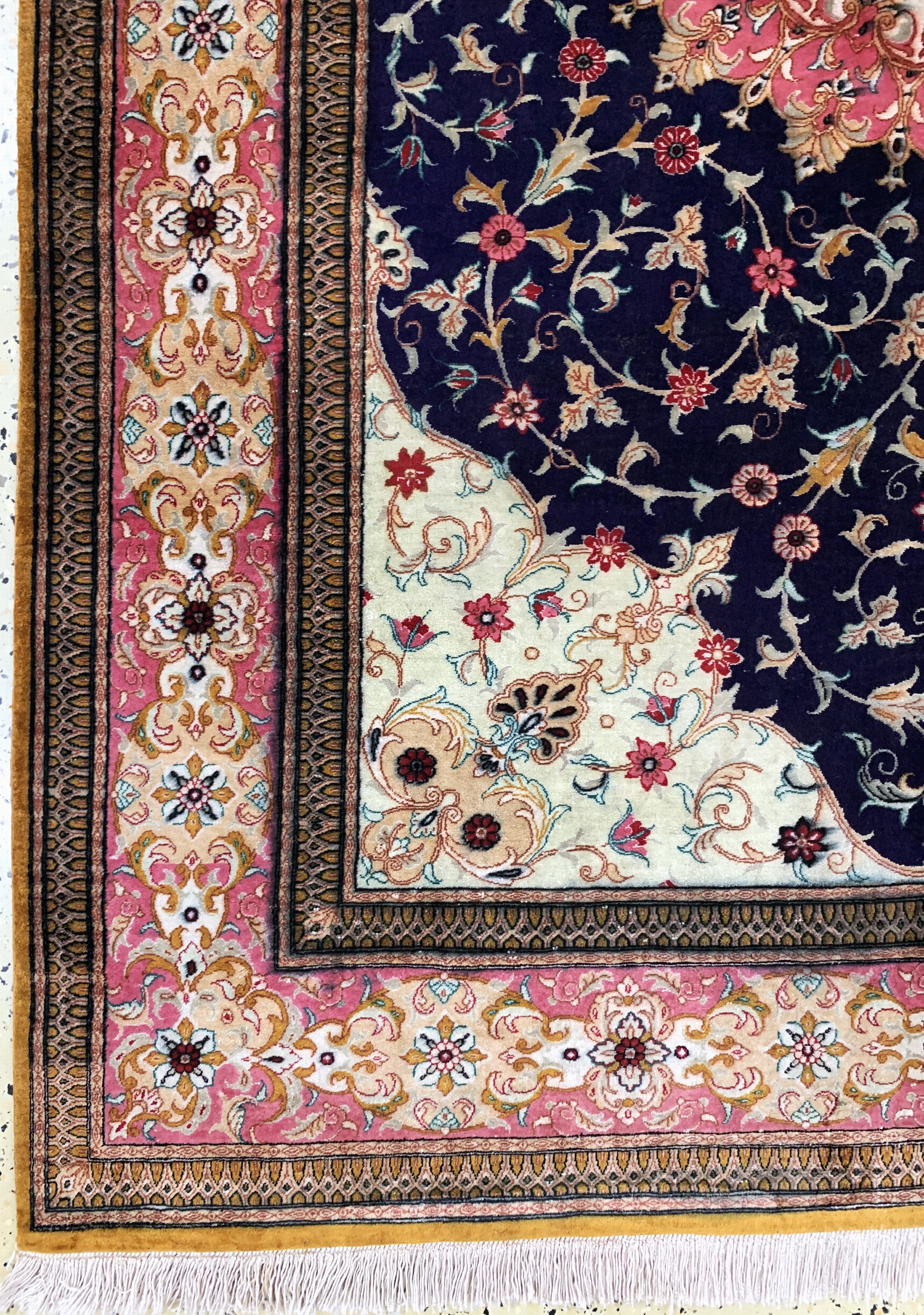 Detail b: Ghom Seide fein, Persien, Ende 20.Jhd, reine Naturseide, ca. 210 x 138 cm, verfärbt, EHZ: 2