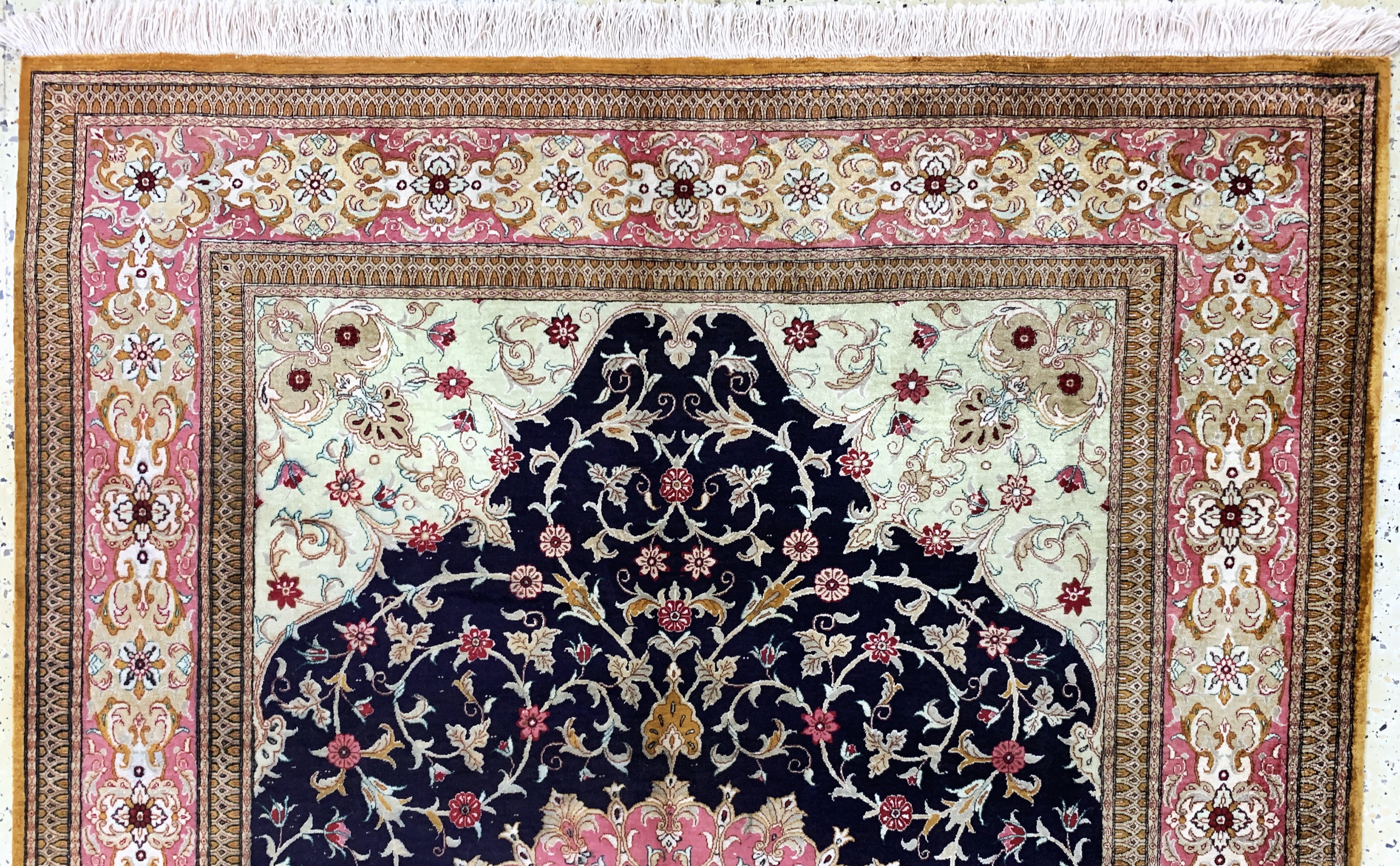 Detail c: Ghom Seide fein, Persien, Ende 20.Jhd, reine Naturseide, ca. 210 x 138 cm, verfärbt, EHZ: 2
