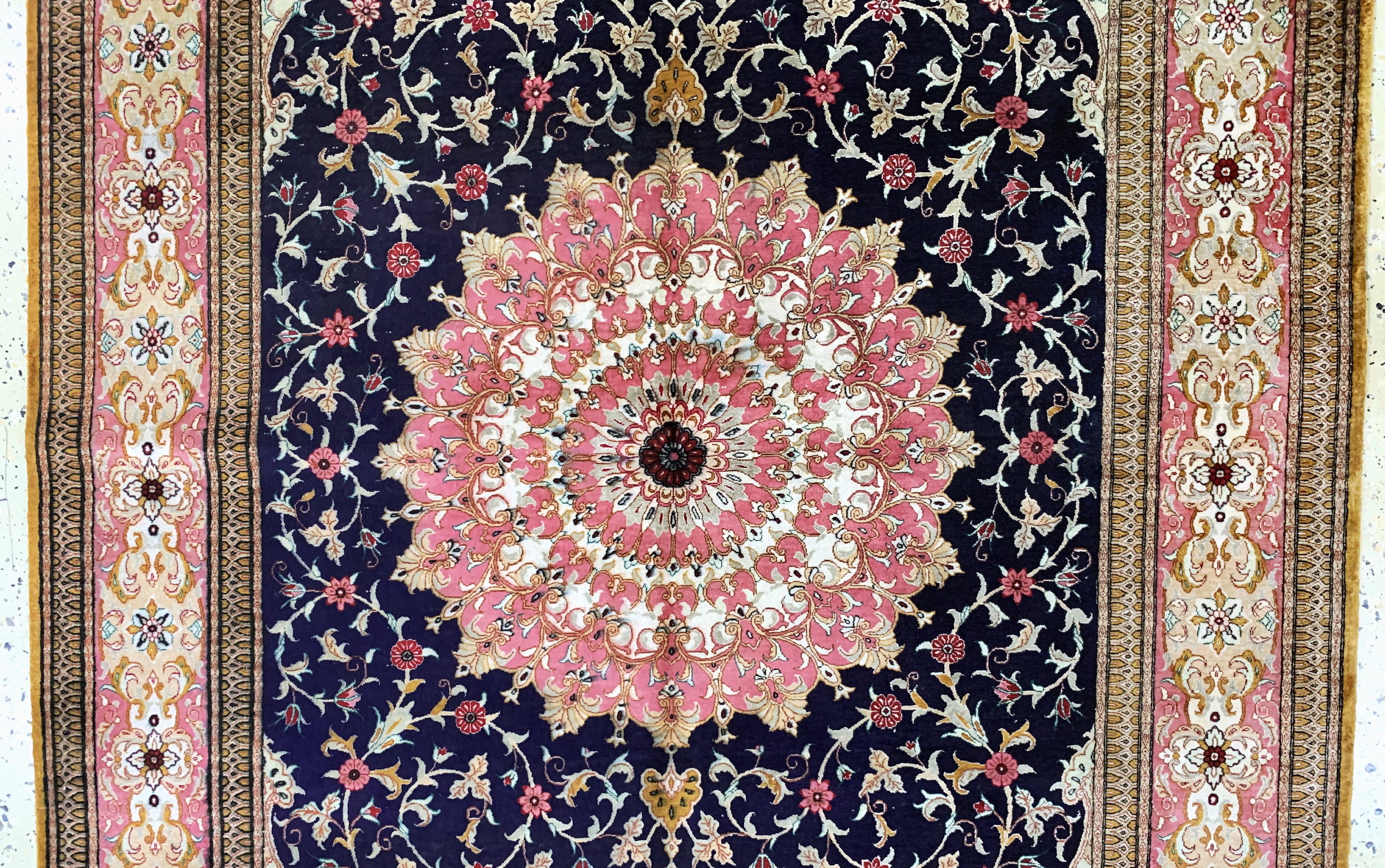 Detail d: Ghom Seide fein, Persien, Ende 20.Jhd, reine Naturseide, ca. 210 x 138 cm, verfärbt, EHZ: 2