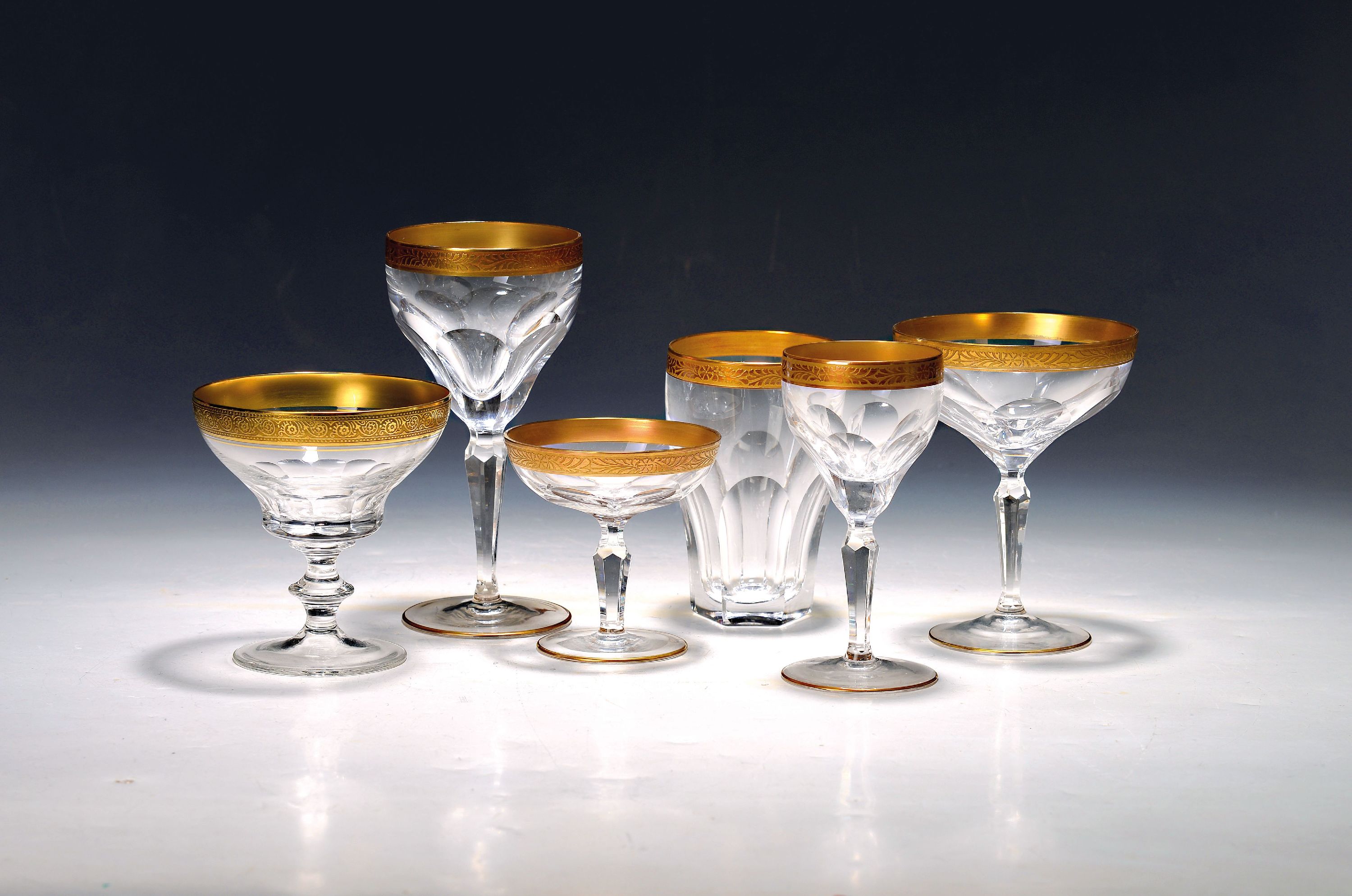 Image 27119476 - Großes Glasservice, deutsch, Kristallglas, geätzter Goldrand mit Blattdekor: 20 ...