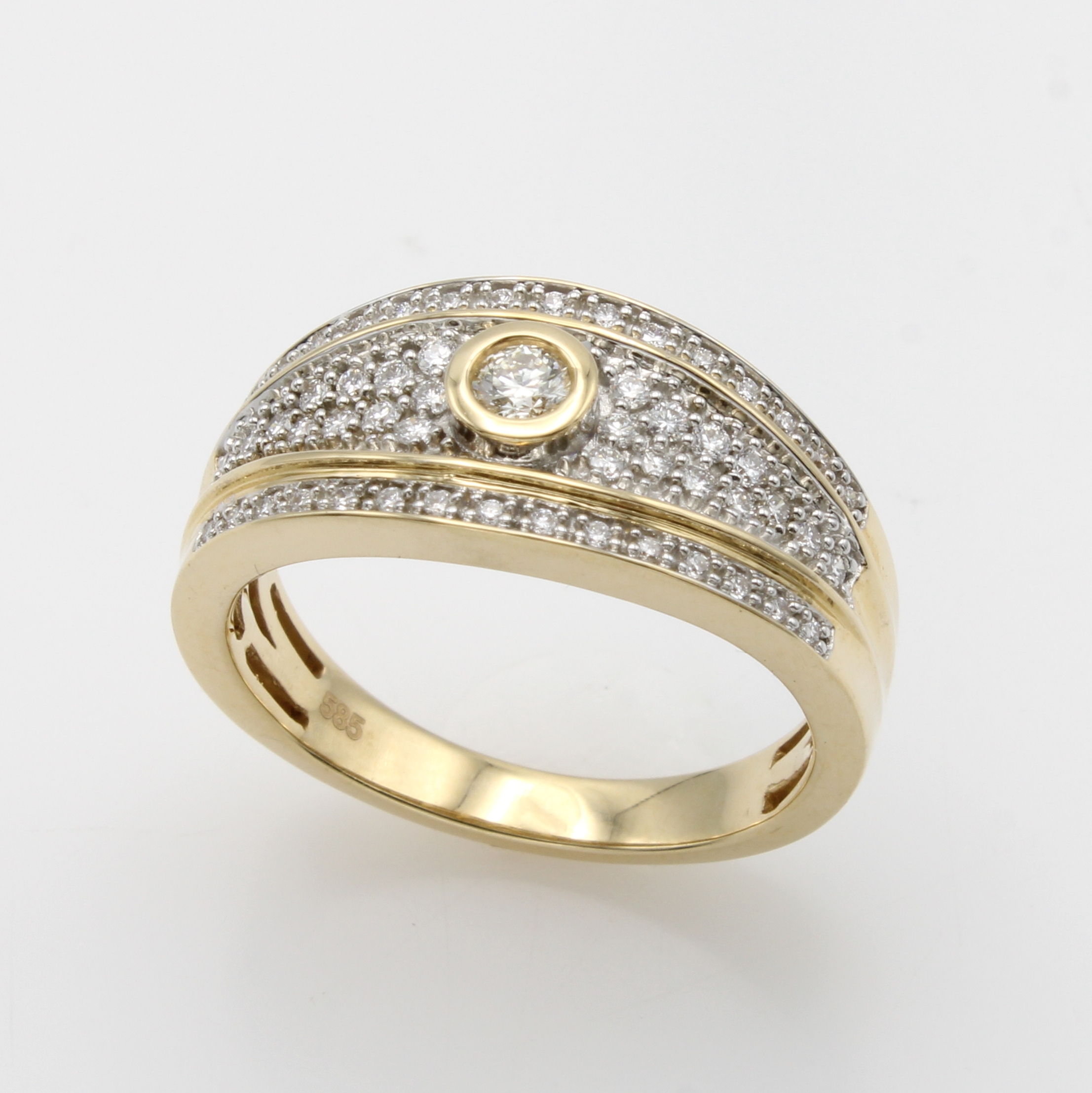 Image 27119488 - Ring mit Brillanten, GG 585/000, Solitär u. Besatzbrill. zus. ca. 0.40 ct Weiß/si, m. ...