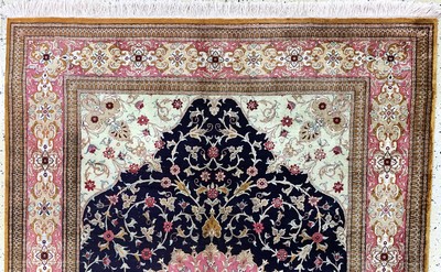 27119422c - Ghom Seide fein, Persien, Ende 20.Jhd, reine Naturseide, ca. 210 x 138 cm, verfärbt, ...