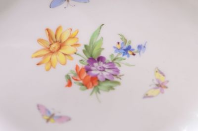 27119489b - Mokkaserviceteile, KPM Berlin, 2.H.20.Jh., polychrome Bemalung von deutschen Blumen u. ...