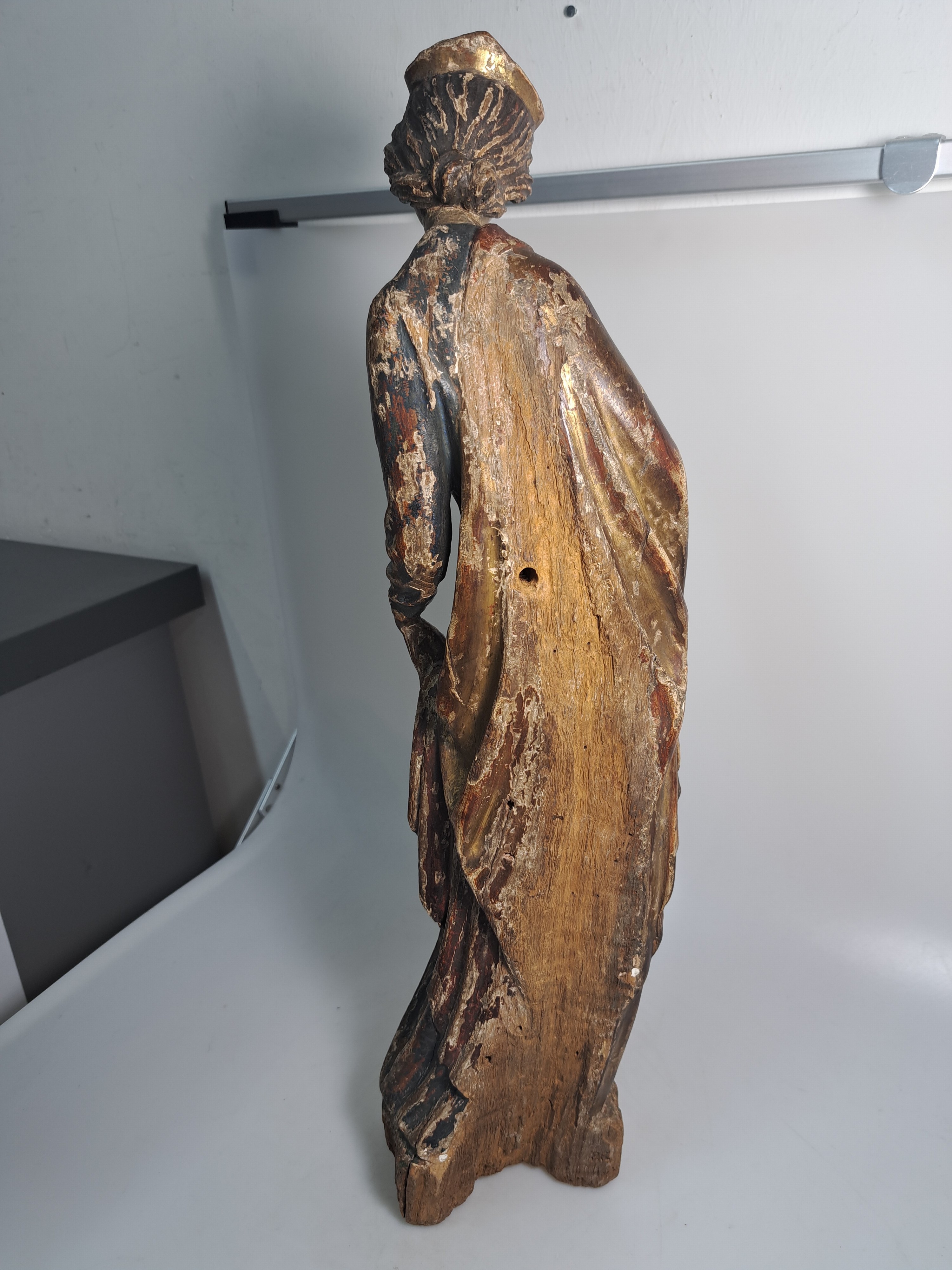 Detail c: Joseph Peppi Rifesser, 1921-2020 St. Ulrich/Gröden, 2 Bildschnitzereien: Heilige Barbara von Nikomedien, gotischer Duktus der Zeit um 1500, Holz ...
