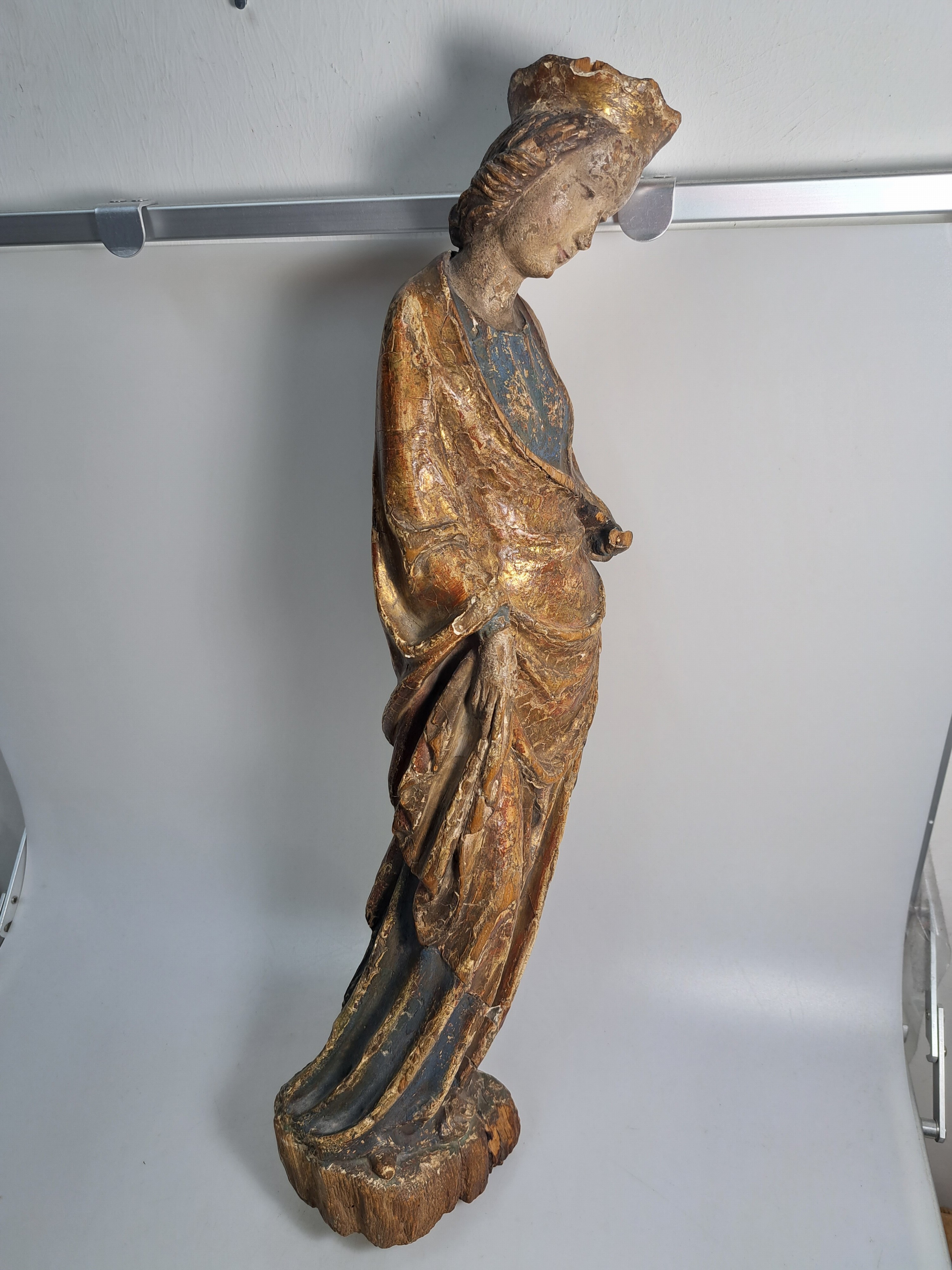 Detail n: Joseph Peppi Rifesser, 1921-2020 St. Ulrich/Gröden, 2 Bildschnitzereien: Heilige Barbara von Nikomedien, gotischer Duktus der Zeit um 1500, Holz ...