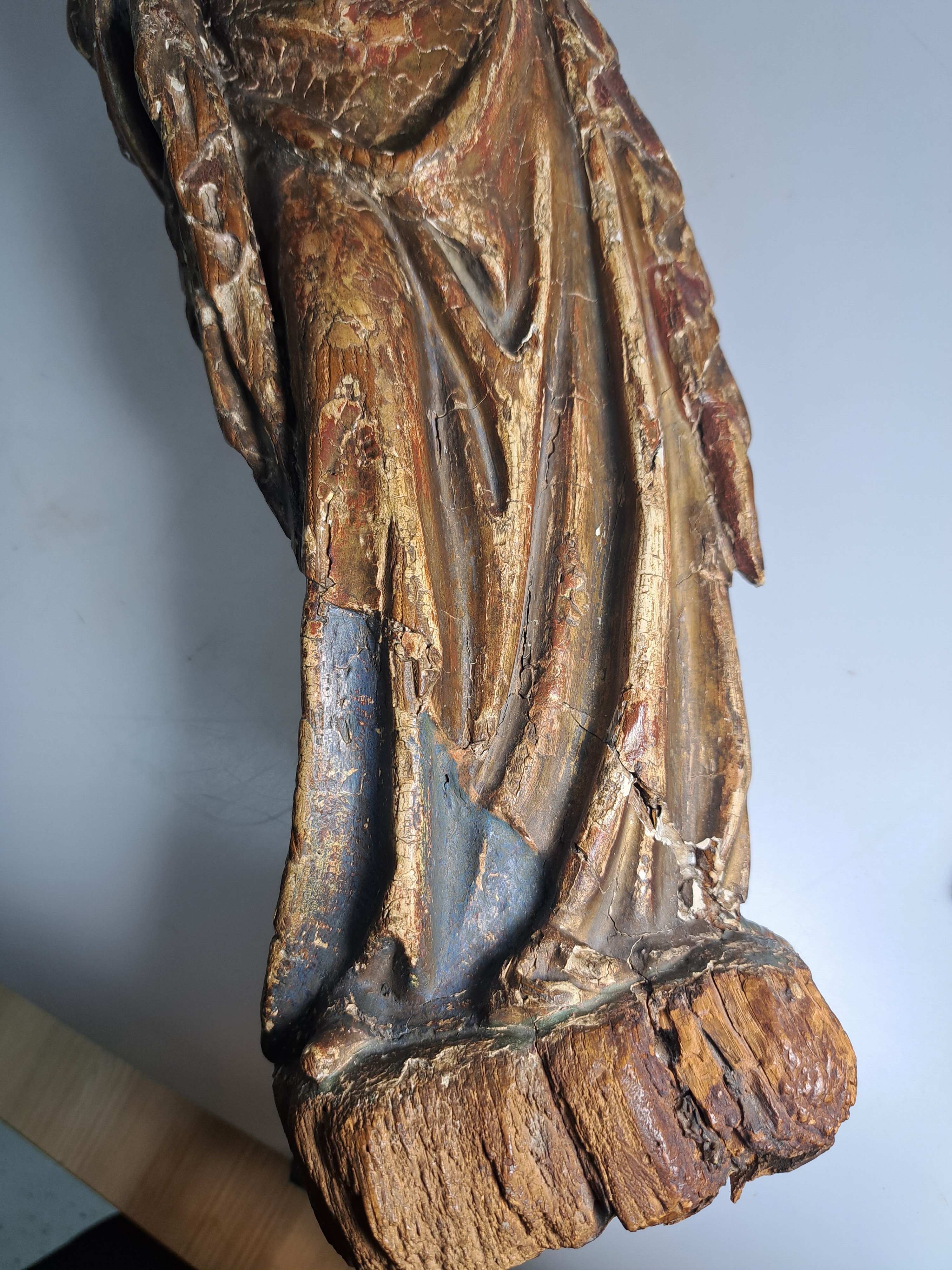 Detail q: Joseph Peppi Rifesser, 1921-2020 St. Ulrich/Gröden, 2 Bildschnitzereien: Heilige Barbara von Nikomedien, gotischer Duktus der Zeit um 1500, Holz ...