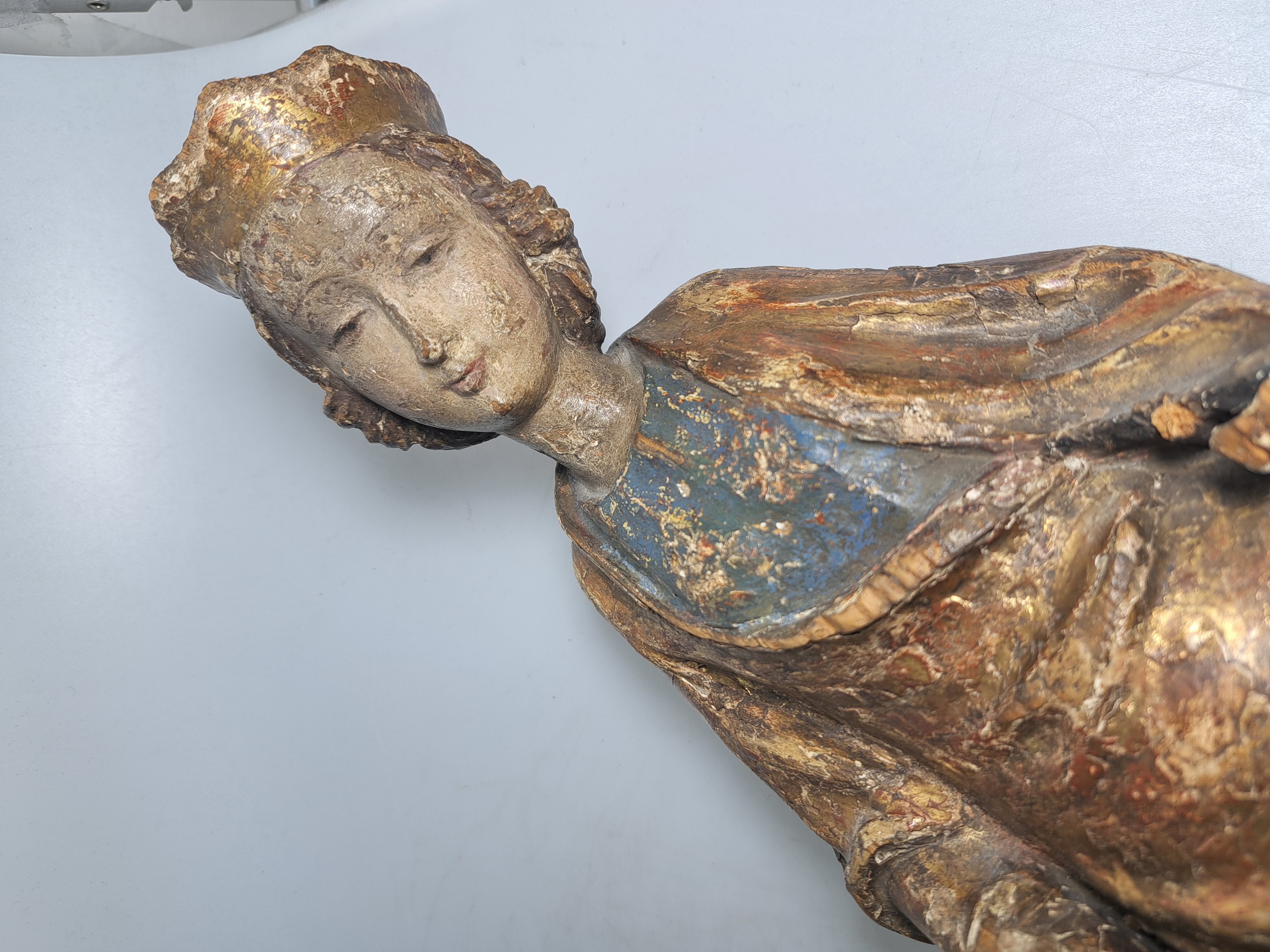 Detail s: Joseph Peppi Rifesser, 1921-2020 St. Ulrich/Gröden, 2 Bildschnitzereien: Heilige Barbara von Nikomedien, gotischer Duktus der Zeit um 1500, Holz ...