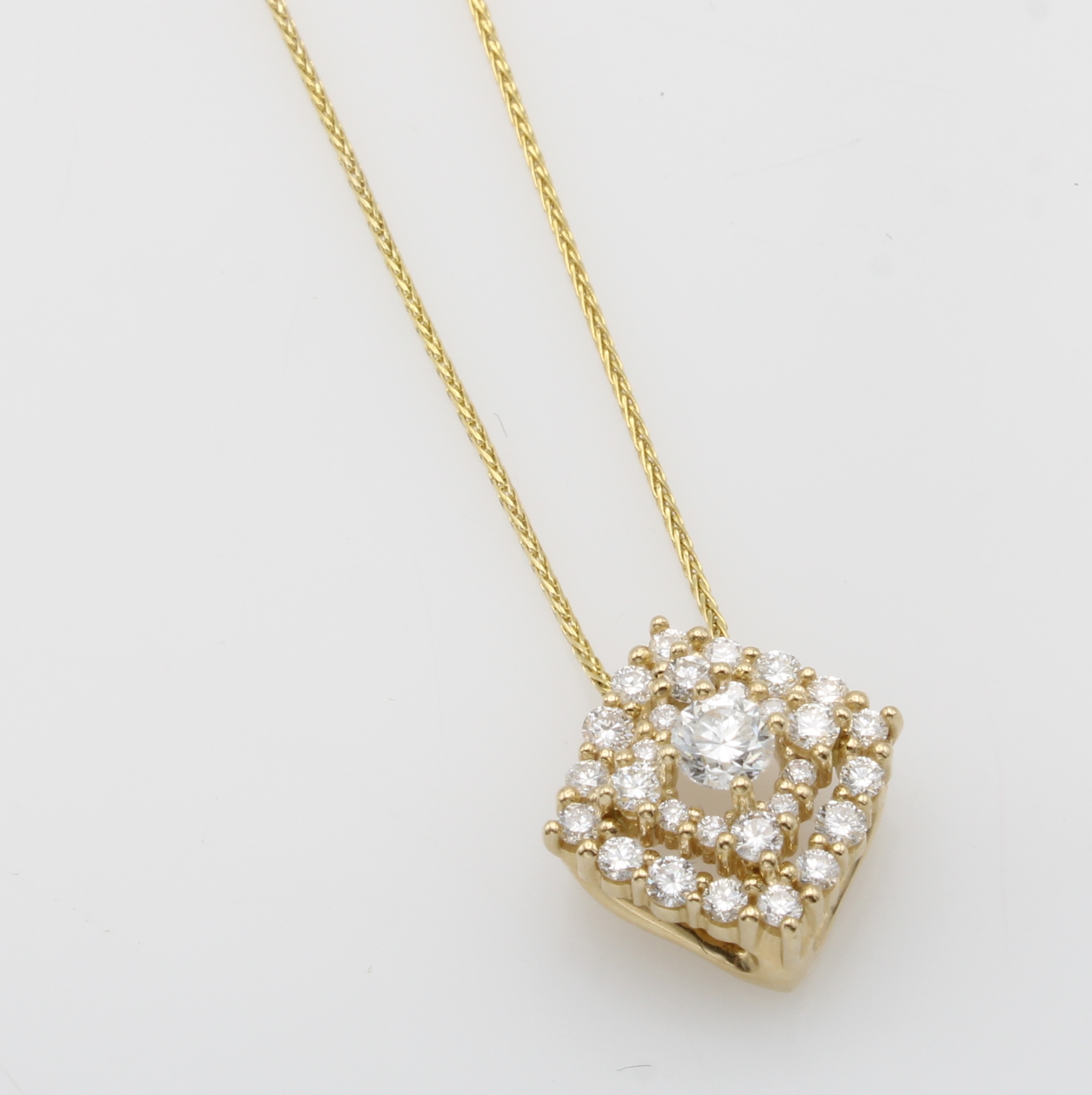Image 27119527 - Anhänger mit Brillanten an Kette, GG 585/000, carréef., Solitär ca. 0.20 ct u. ...