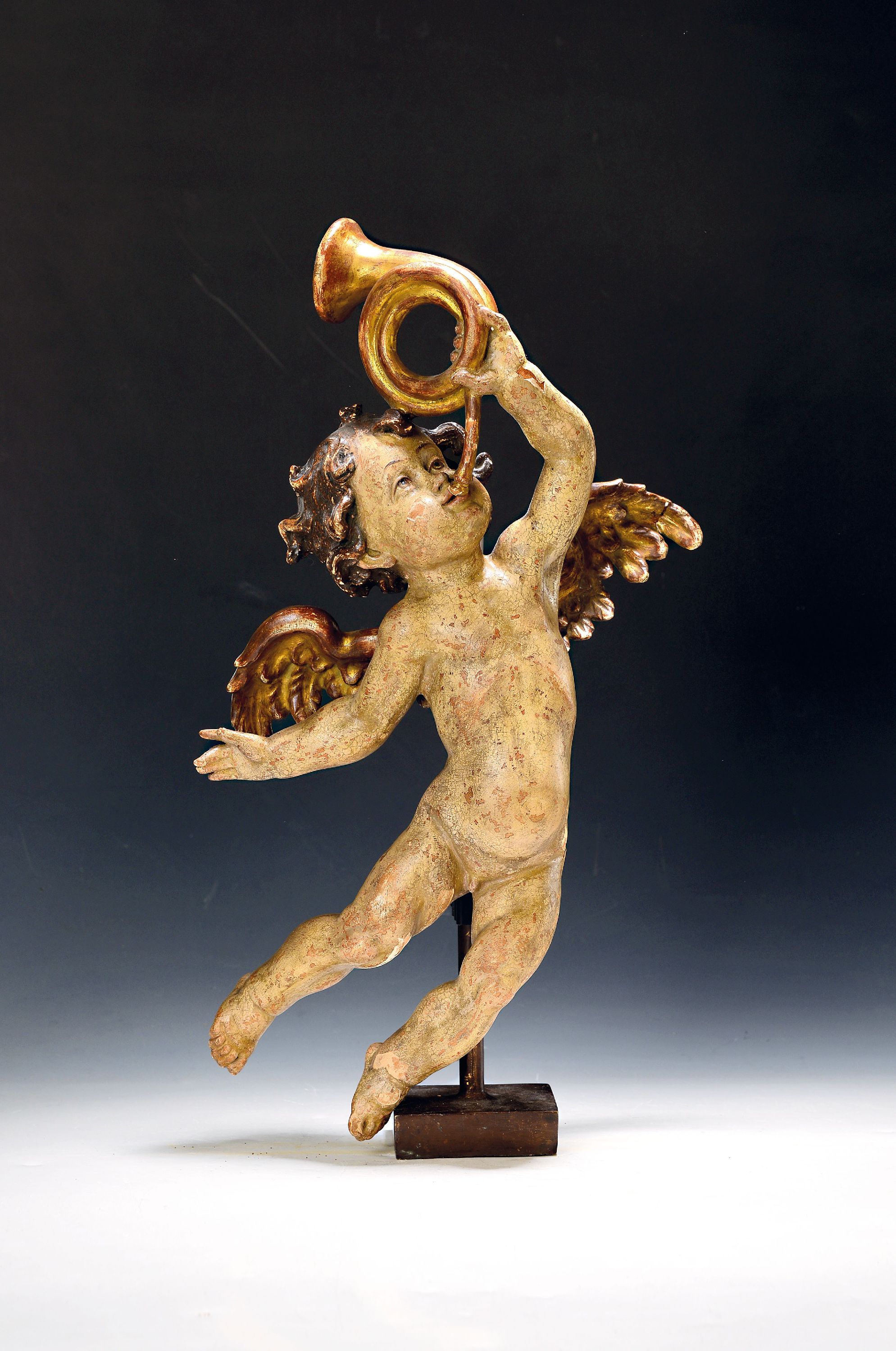 Image 27119530 - Putto mit Horn, 20.Jh., süddeutsch, Holz vollplastisch geschnitzt, farbig und gold ...