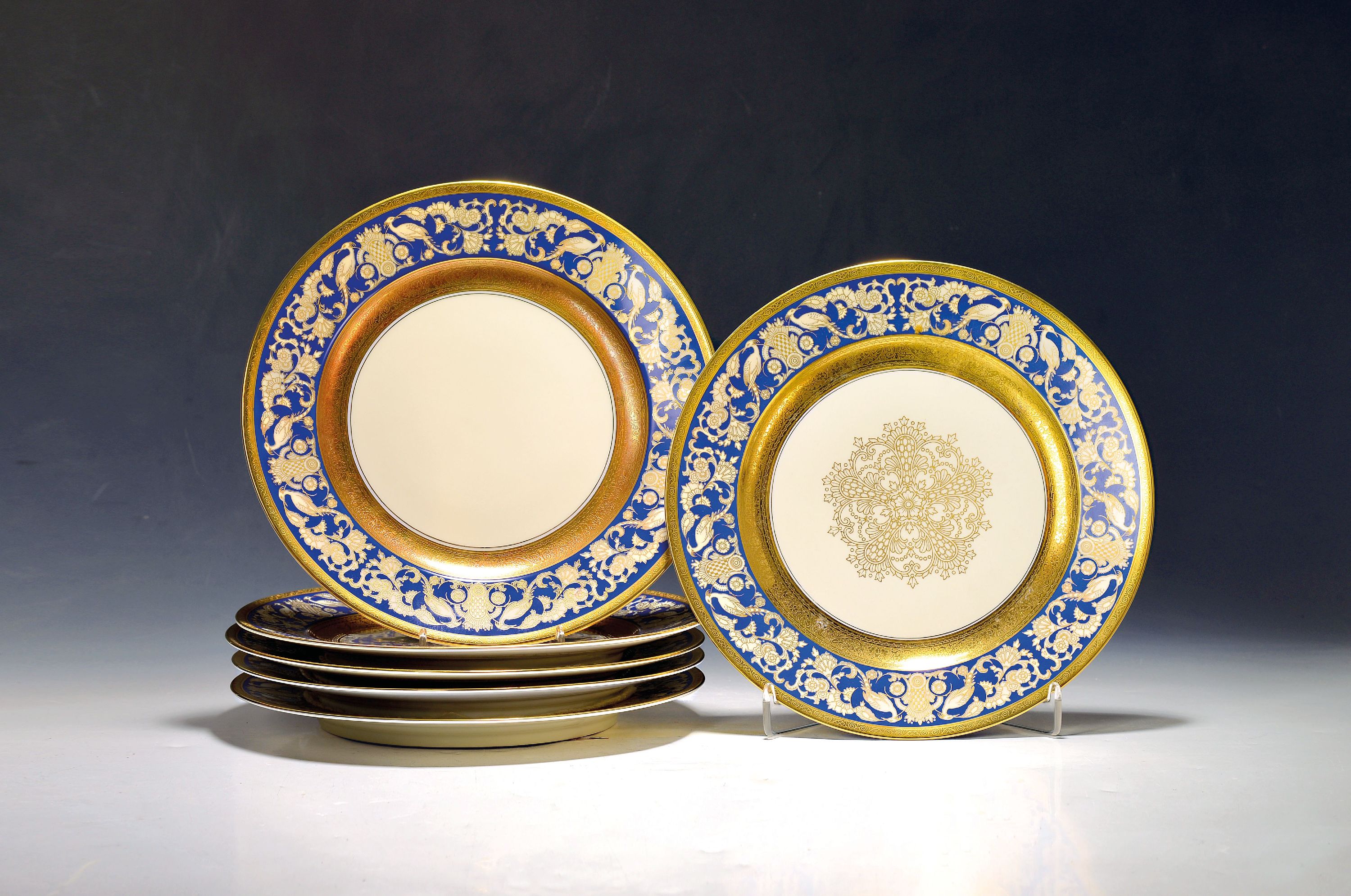 Image 27119544 - 6 Platzteller, Rosenthal, 1945-49, Porzellan, kobaltblaue Fahne mit Arabesken in Gold, ...