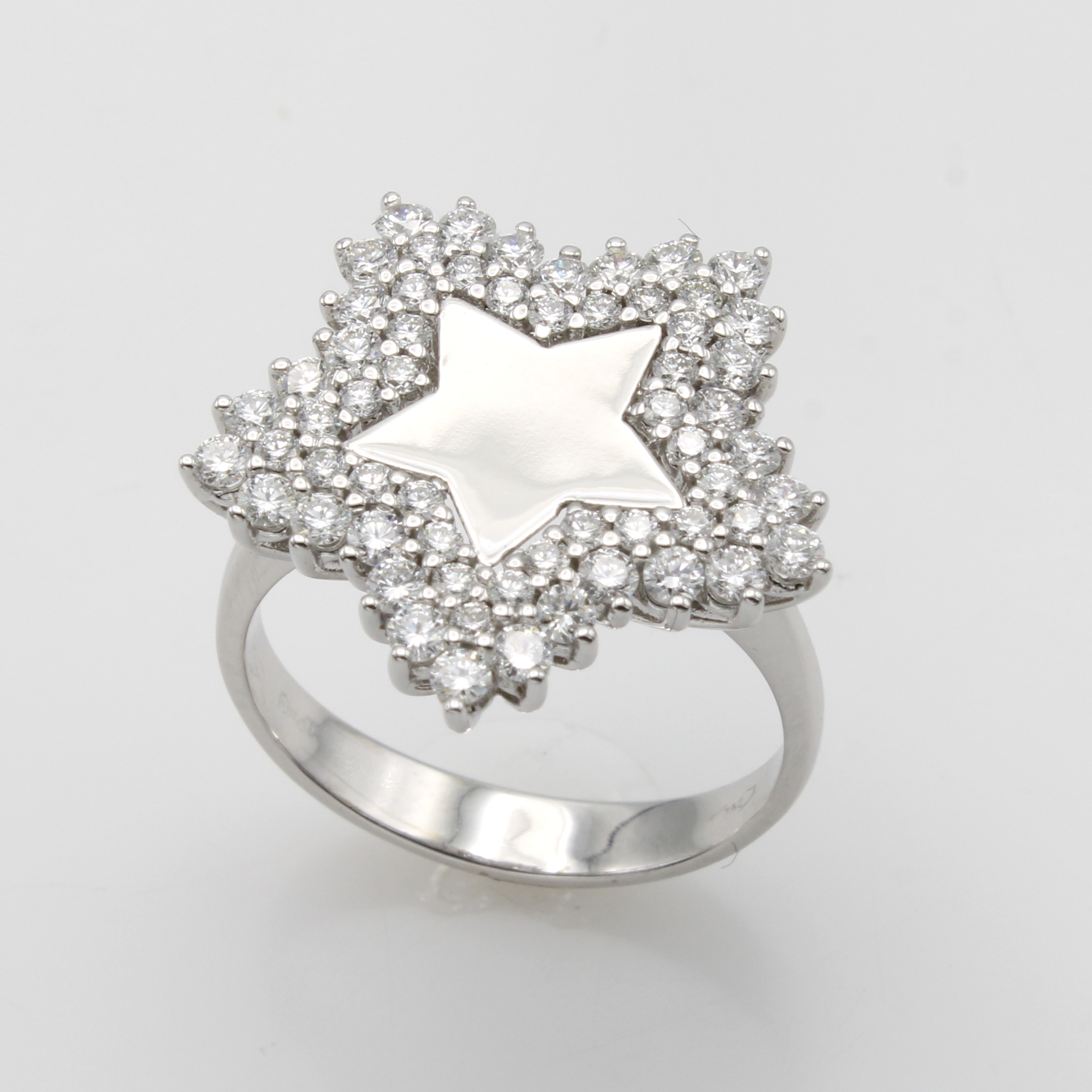 Image 27119570 - Ring mit Brillanten, WG 750/000, sternf. Ringkopf, Brill. zus. ca. 1 ct Weiß/si, mittig ...