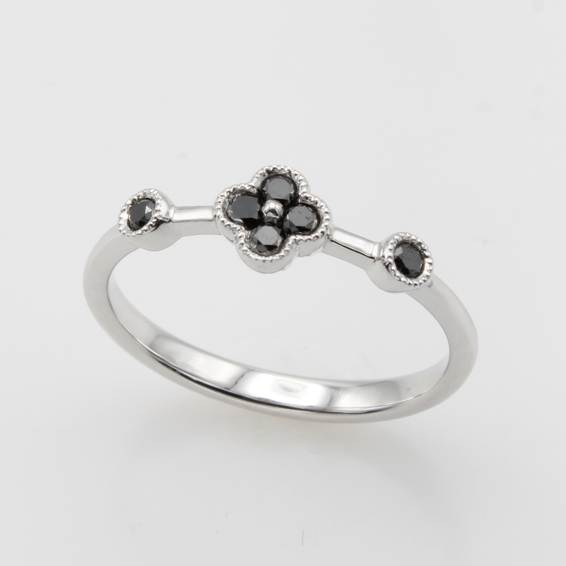 Image 27119575 - Ring mit Diamanten, WG 585/000, 6 schwarze Brill. (beh.) z.T. blütenf. gef. zus. ca. ...