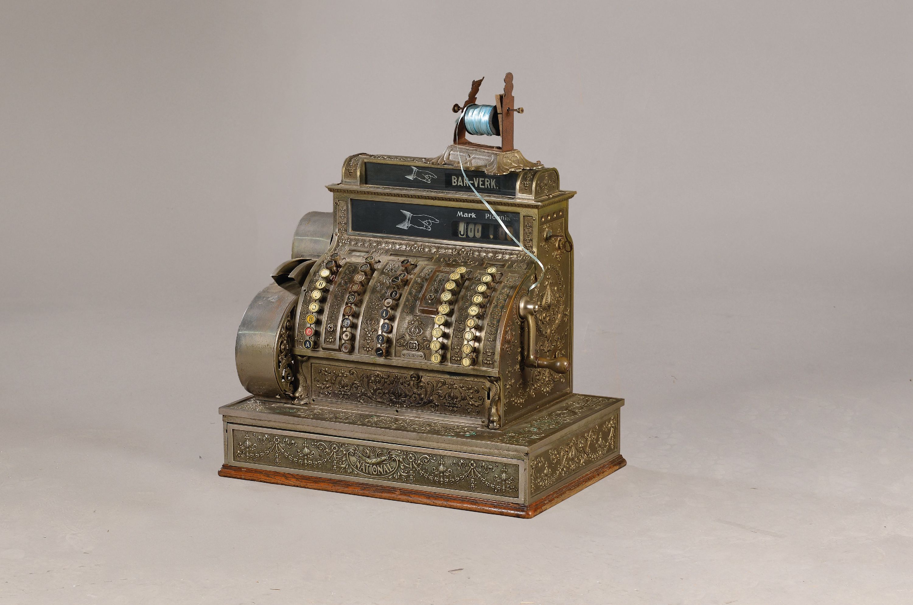 Registrierkasse National Cash Register, Dayton Ohio und Berlin, um 1900, Weißmetallguss reich reliefiert, ca. 49x60x39 cm, ungeprüft
