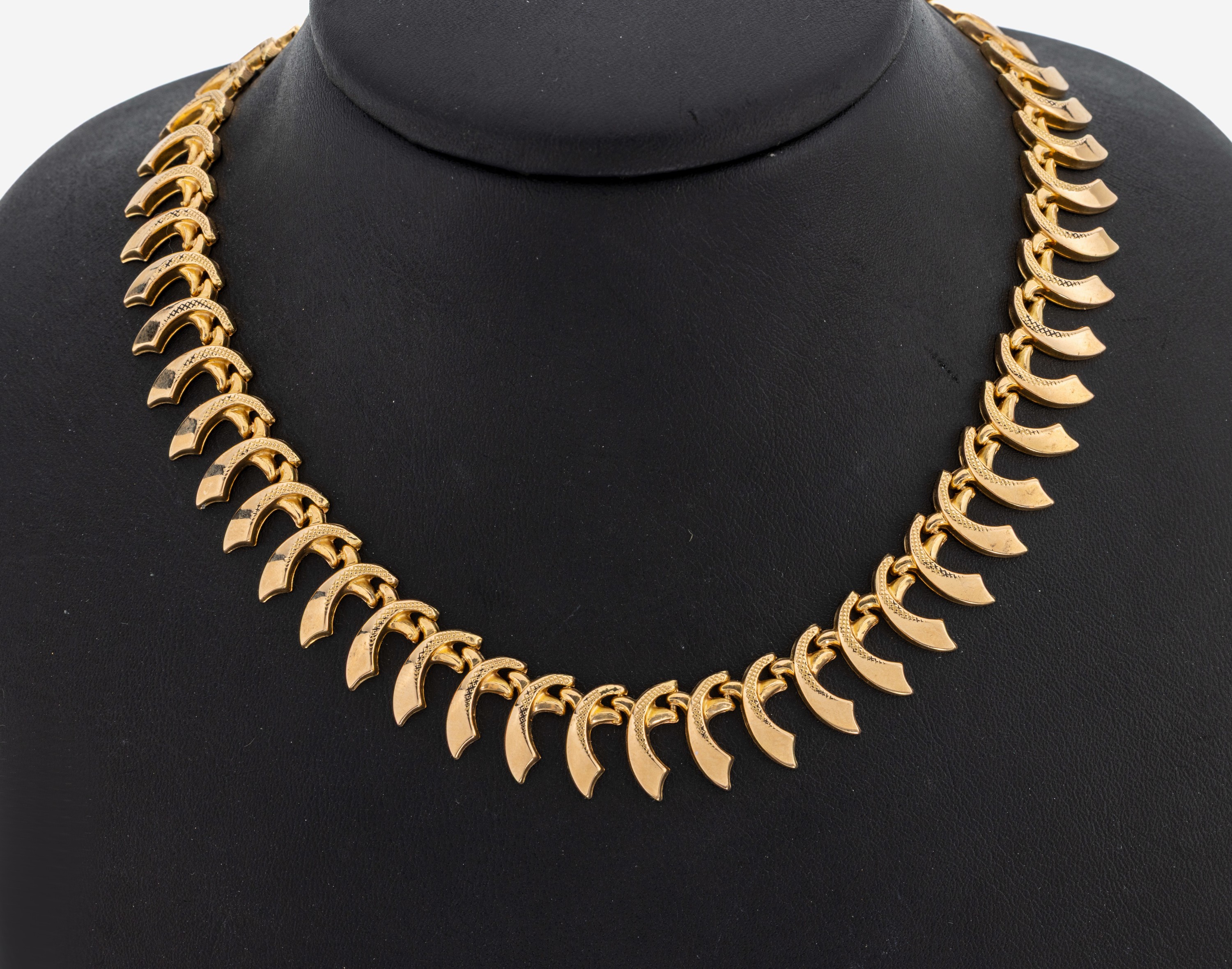 Image 27119599 - 18 kt Gold Collier, 1950er Jahre, GG 750/000, bogenf. Glieder, z.T. punz., L. ca. 41 ...